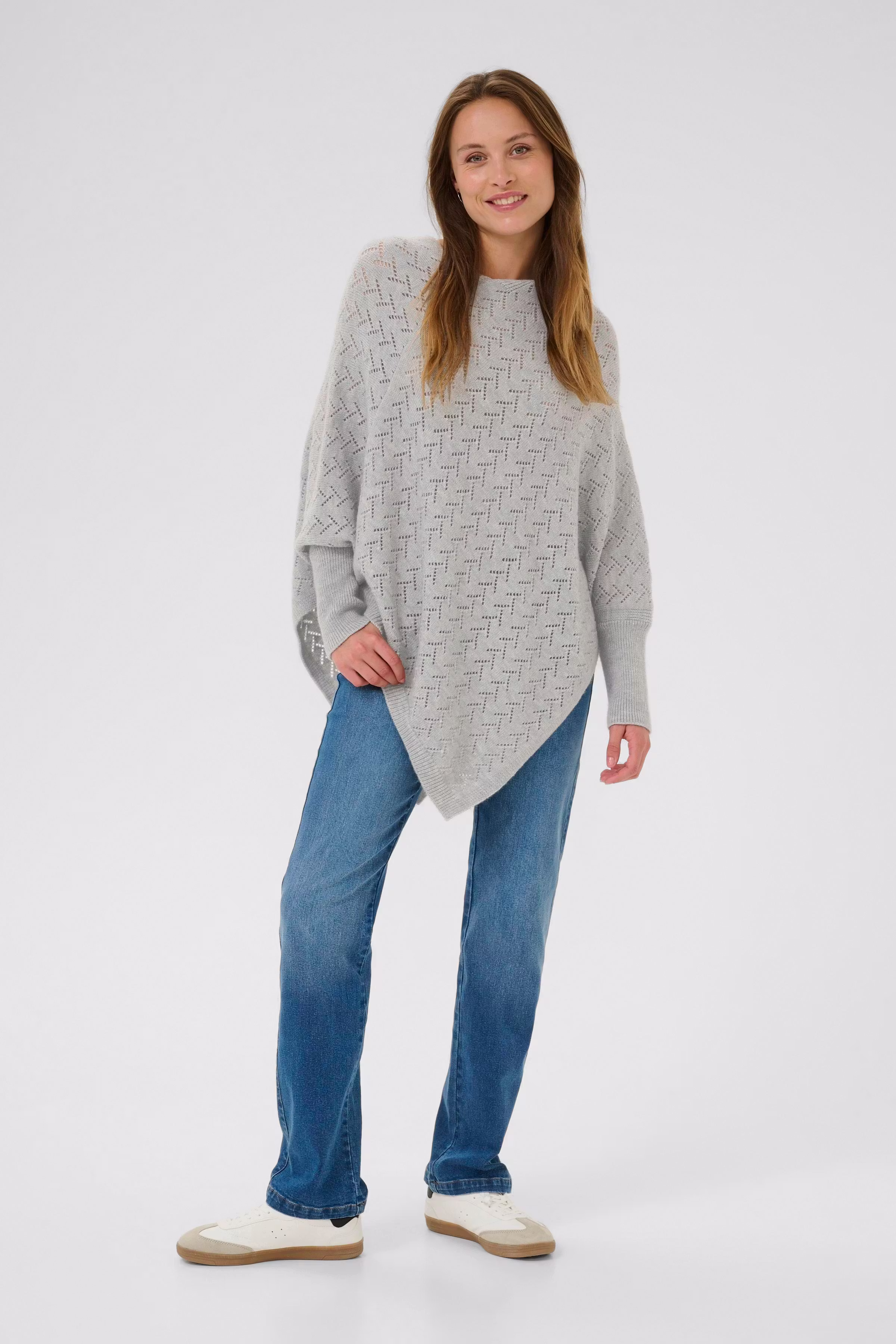 KAoline Poncho LOOKBOOK FRONT 10510915-100123