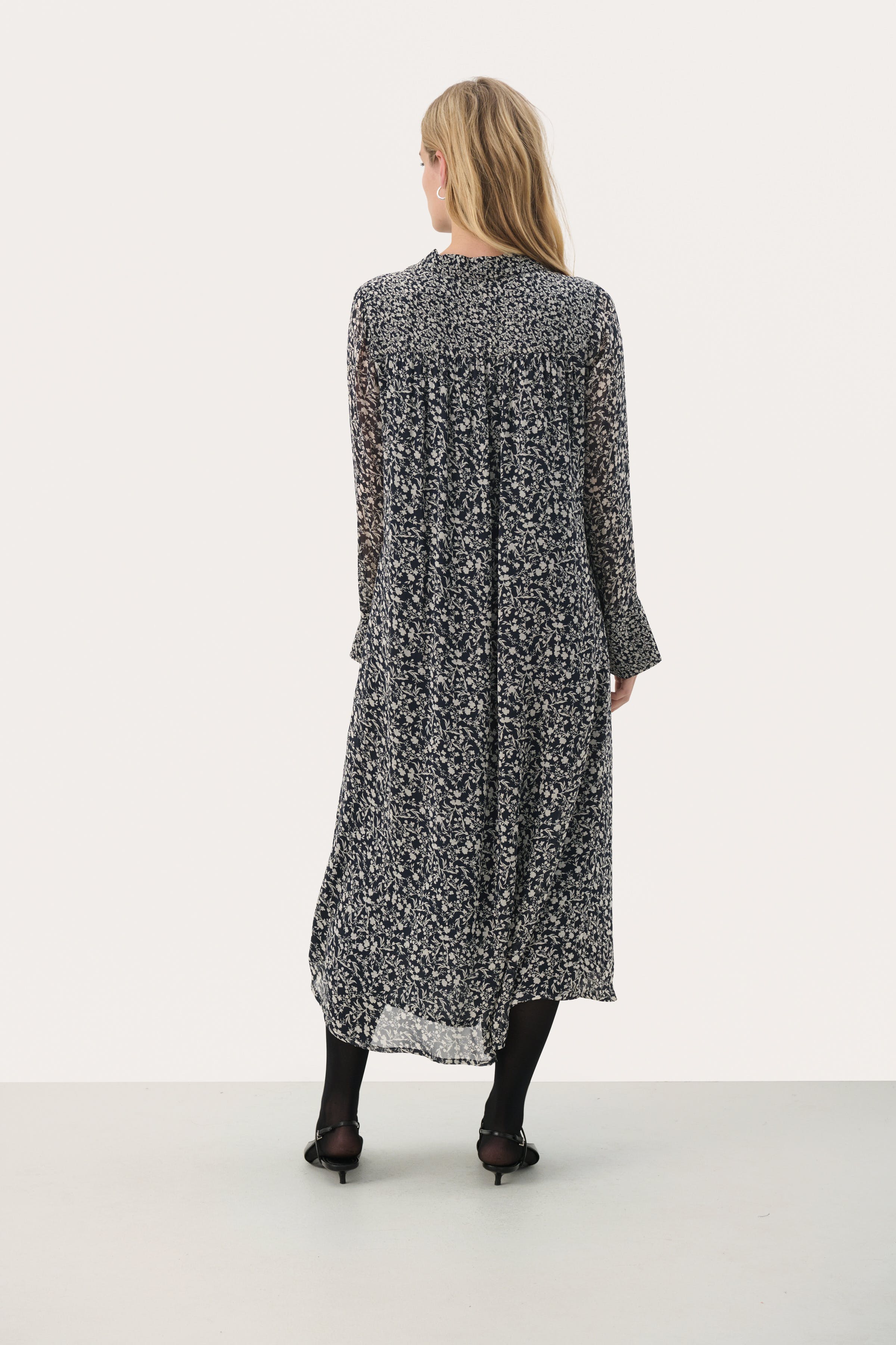 PriscilaPW Kjole LOOKBOOK BACK 30309257-303411