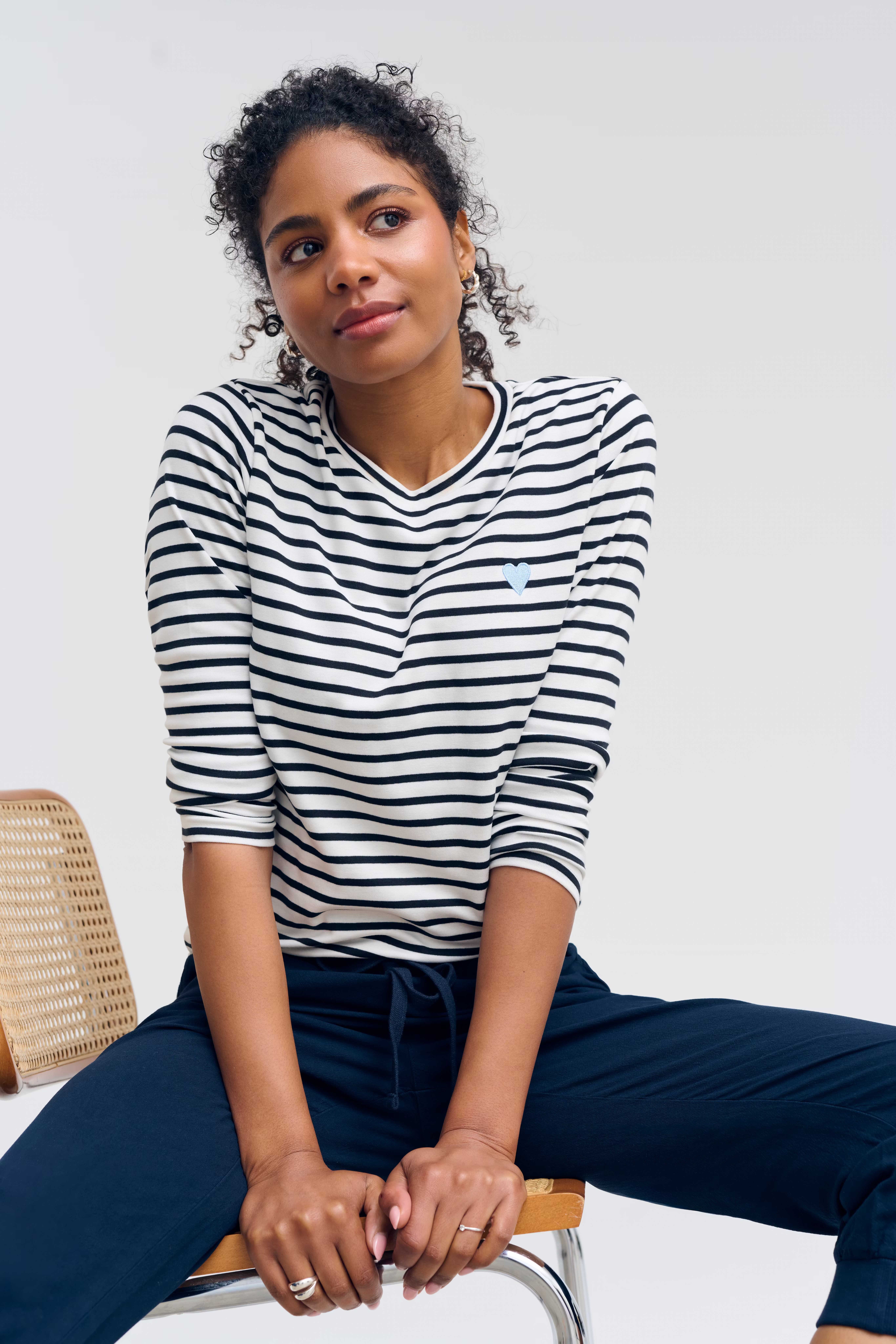 Naya Capri pants LOCATION NONE 10502803-52737