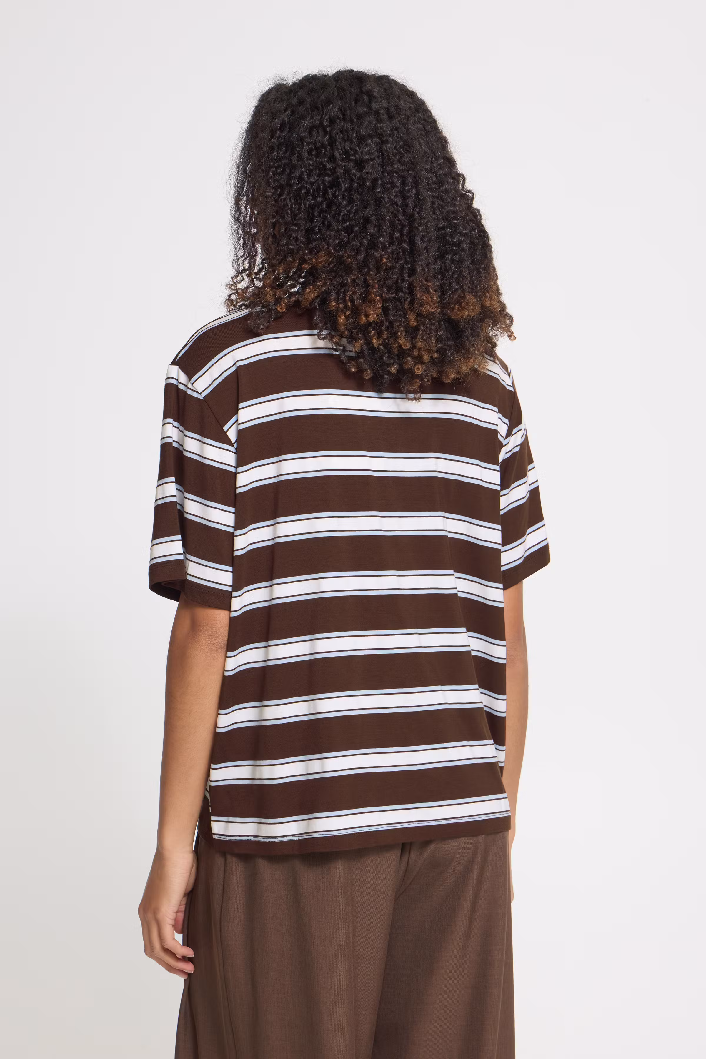 IHREBETTA T-shirt LOOKBOOK BACK 20126214-900008903