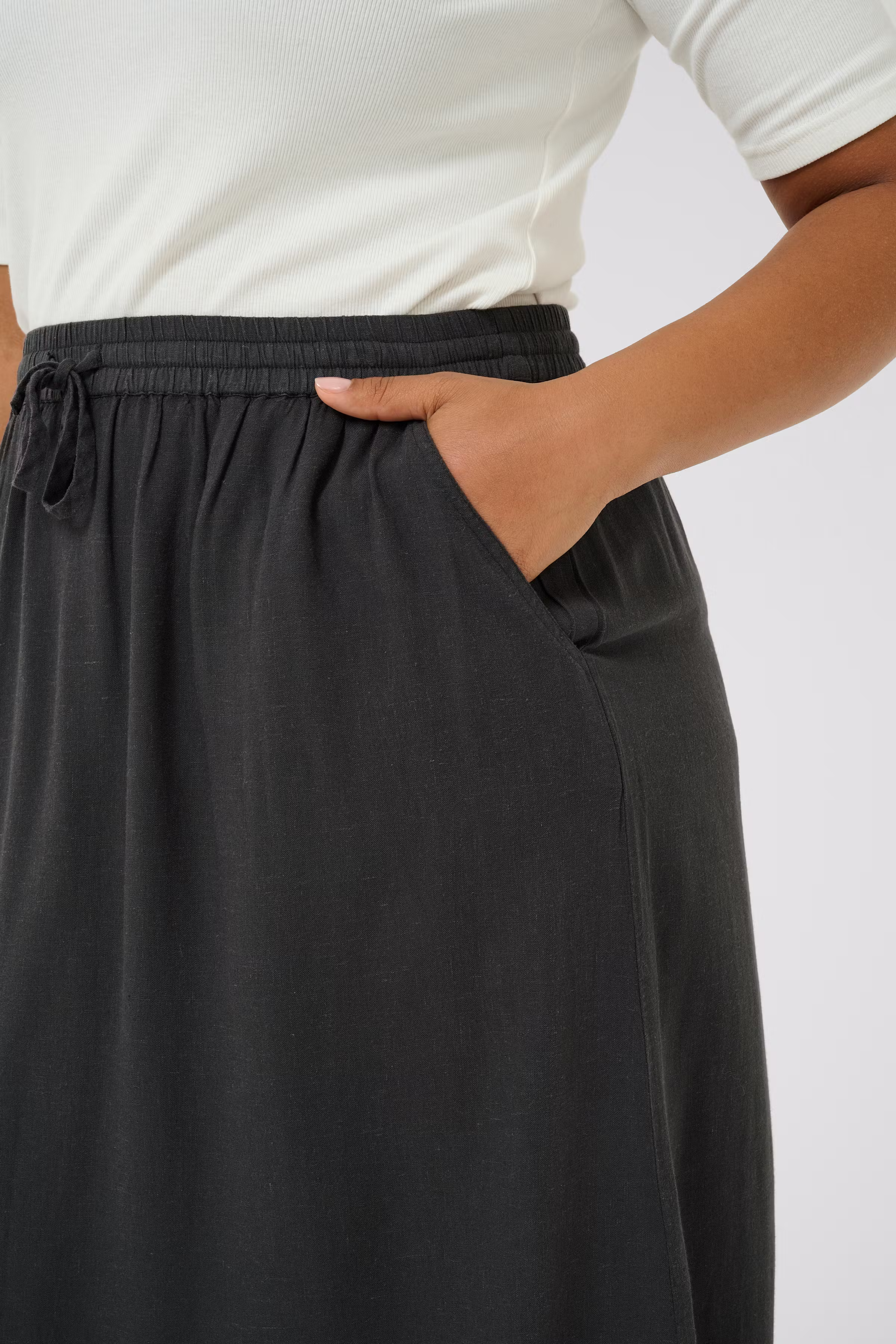 KCmille Linen Skirt LOOKBOOK DETAIL 10583100-190205