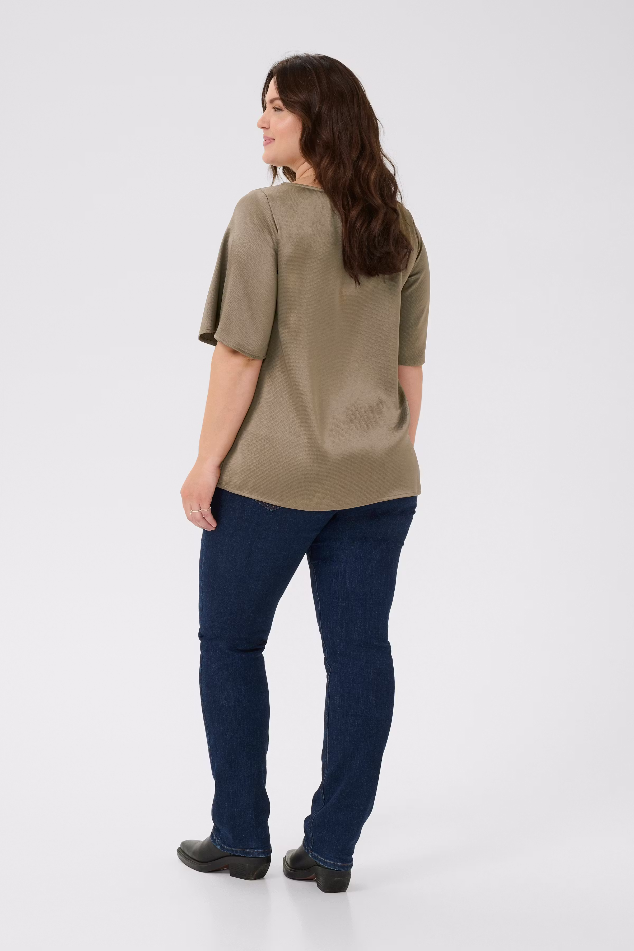 KCdina Blouse LOOKBOOK BACK 10583873-190808