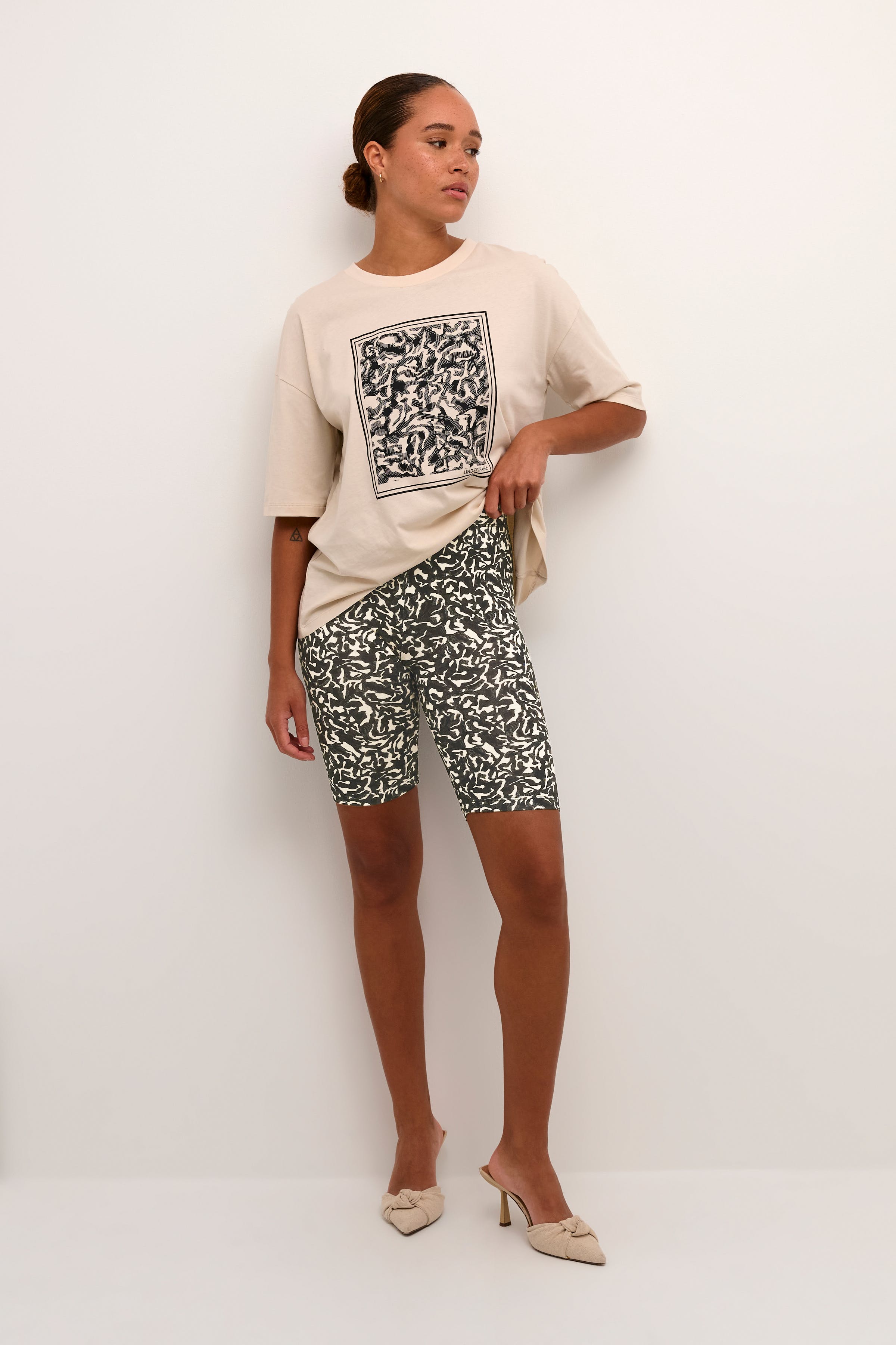 KAsally Shorts LOOKBOOK FRONT 10508847-106057