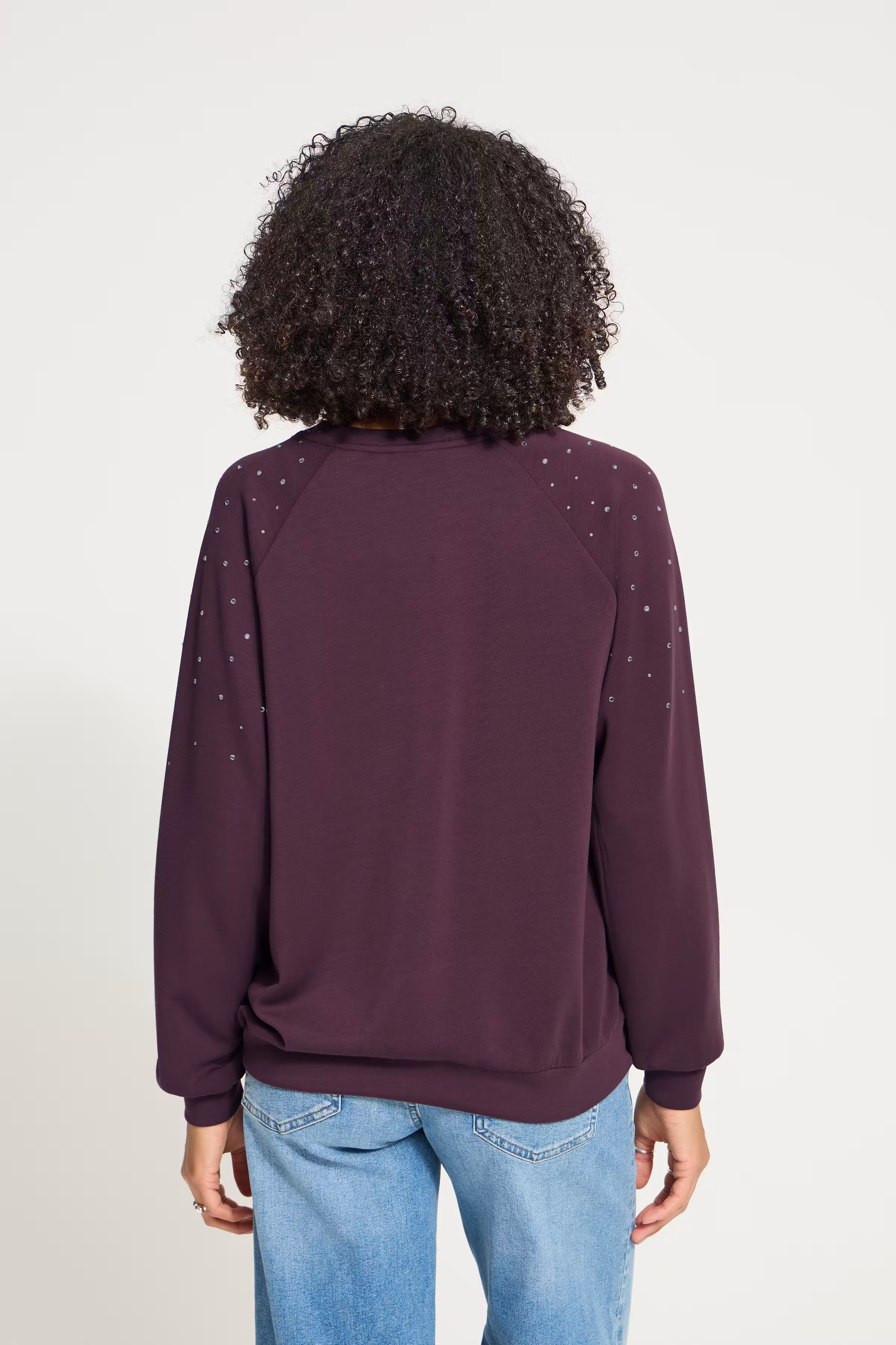IHAMIAS Sweatshirt LOOKBOOK BACK 20127122-191619