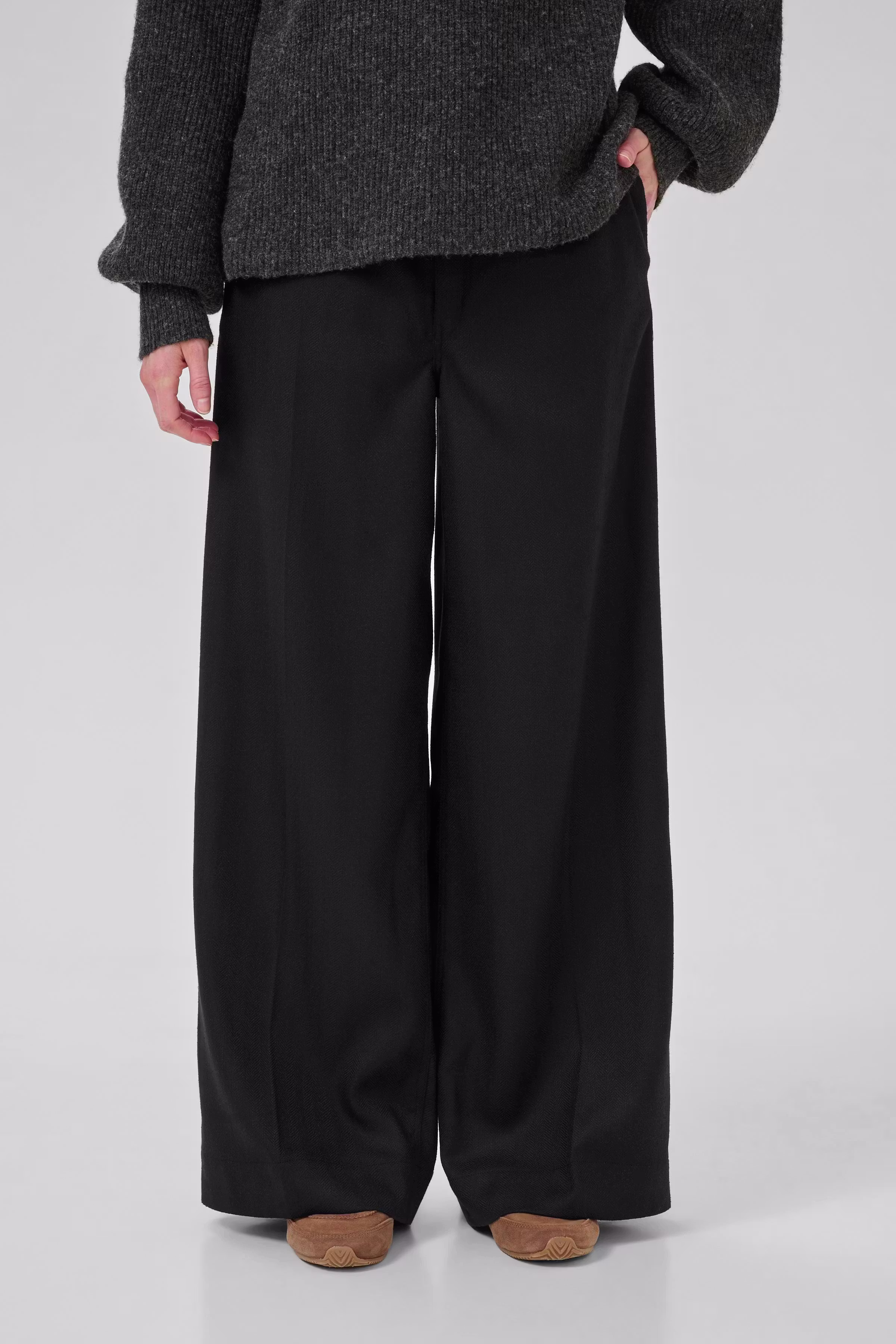 EmmyMW Hose LOOKBOOK FRONT 10705217-100031