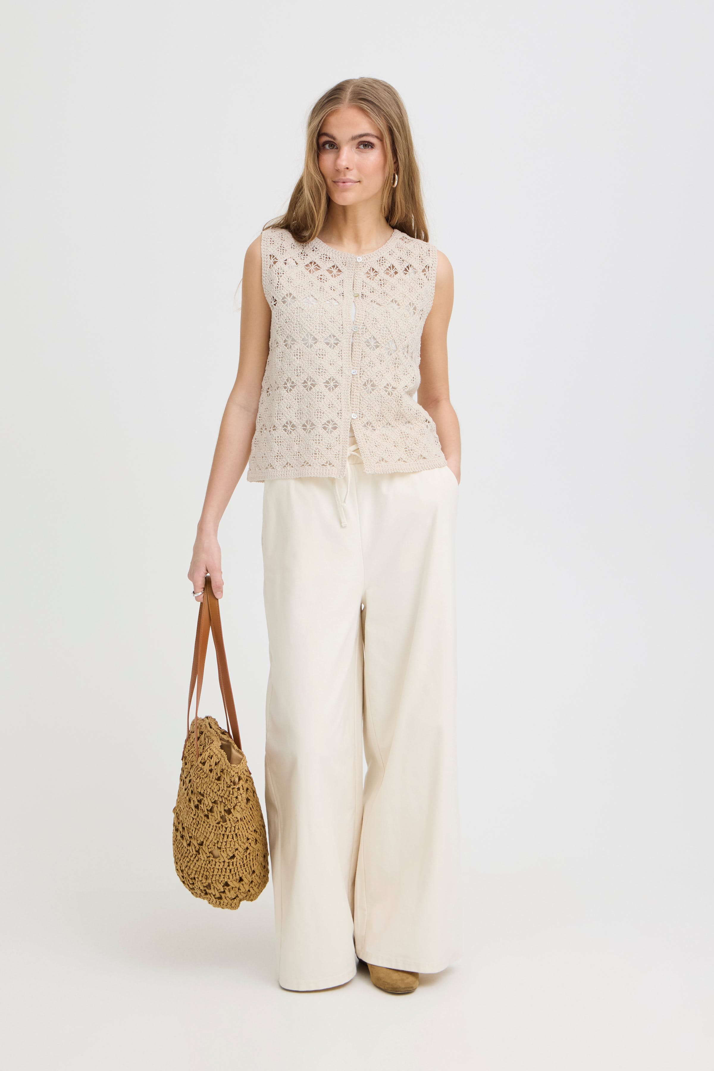 IHNEKLA Top LOOKBOOK FRONT 20125545-130905