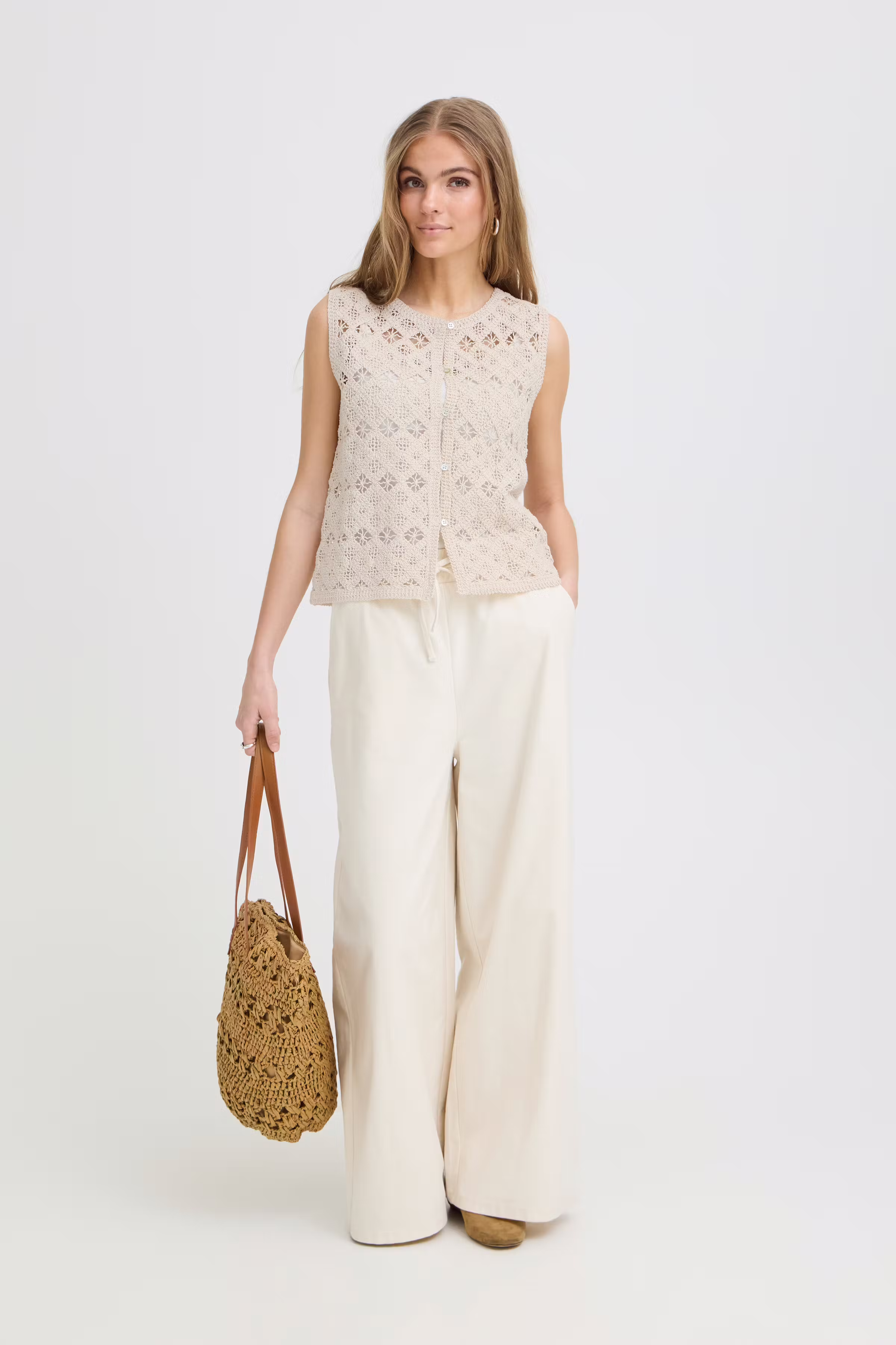 IHNEKLA Top LOOKBOOK FRONT 20125545-130905