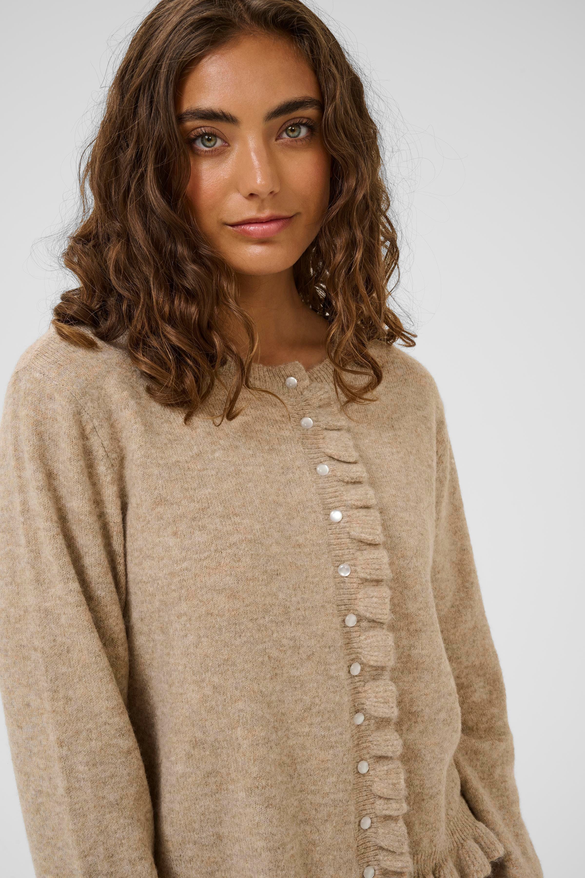 CUjulietta Cardigan med volanger LOOKBOOK DETAIL 50112898-1710091