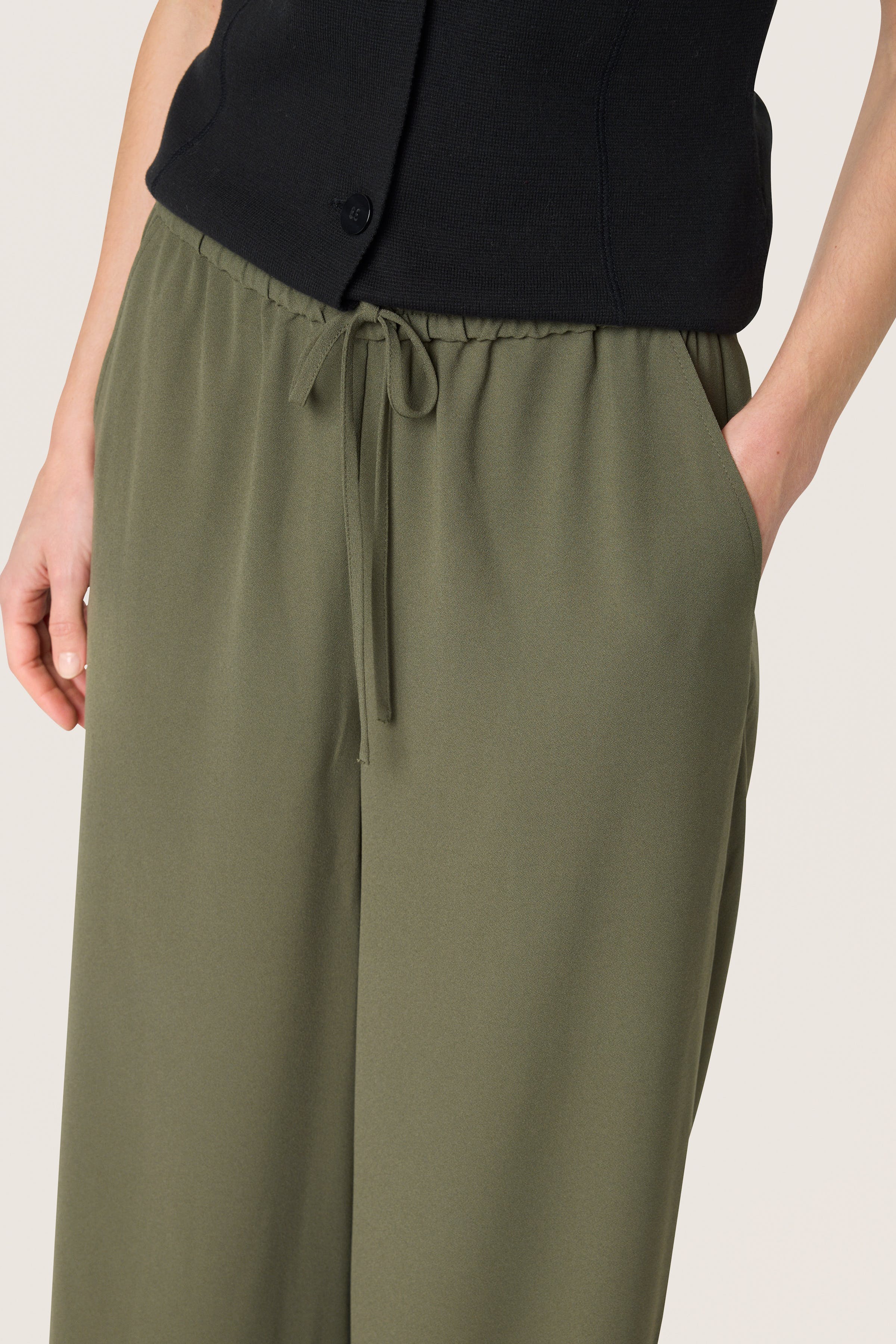 SLShirley Bukser LOOKBOOK DETAIL 30408448-190511