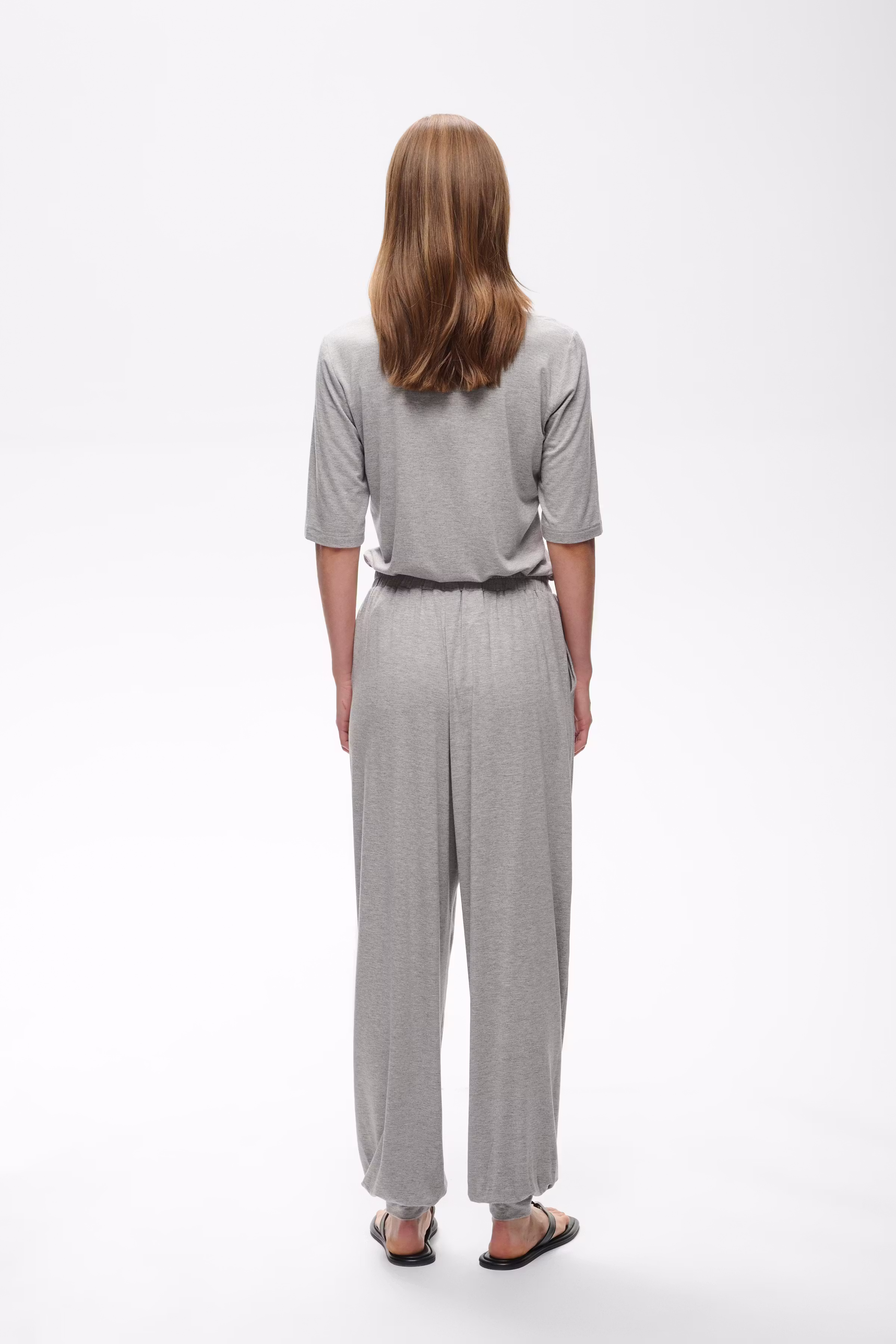 TalishaIW Hose LOOKBOOK BACK 30111321-1813041