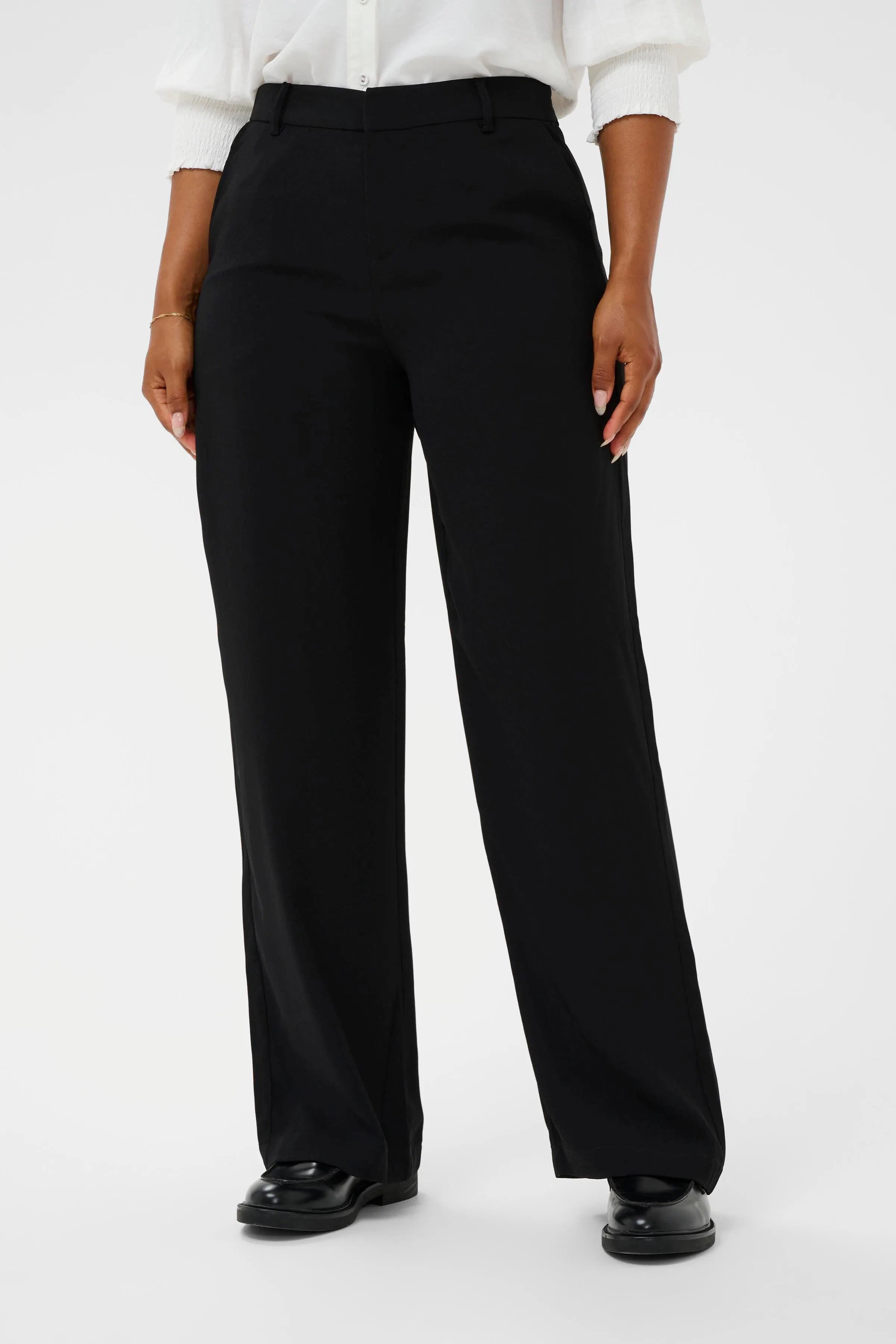 CRCocamia Trousers LOOKBOOK FRONT 10611708-100120