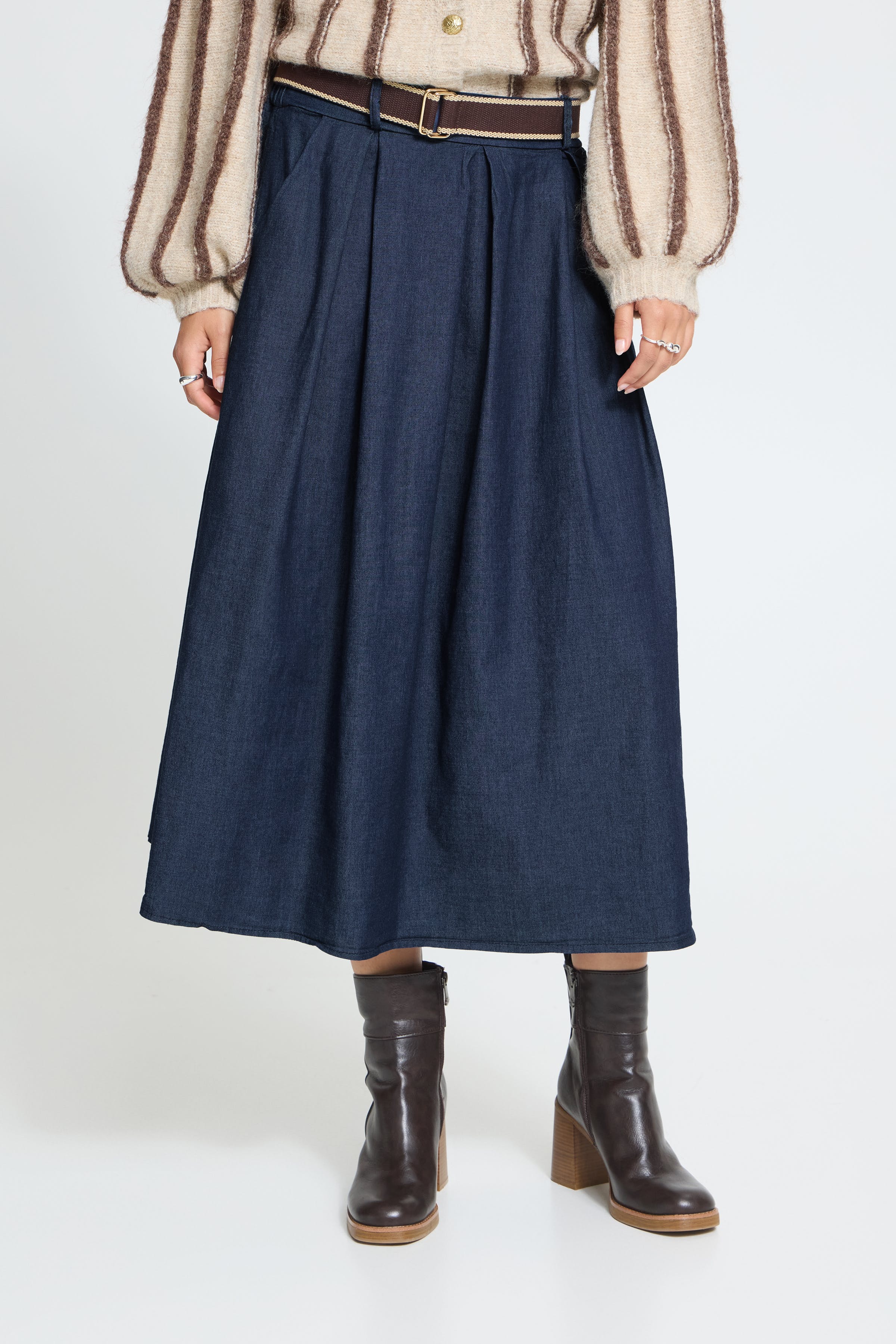 SBXBANJA Skjørt LOOKBOOK FRONT 22101218-203358