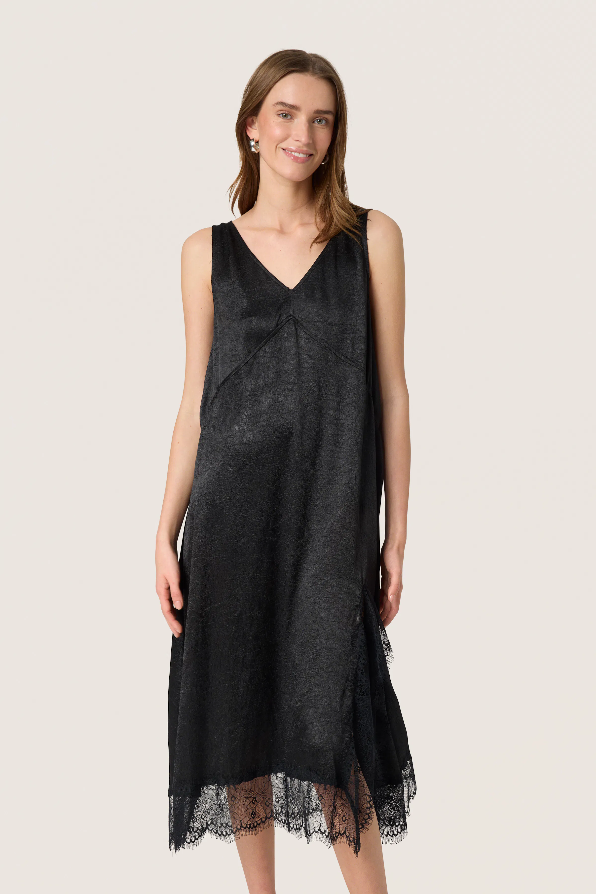 SLYennah Dress LOOKBOOK FRONT 30408590-194008