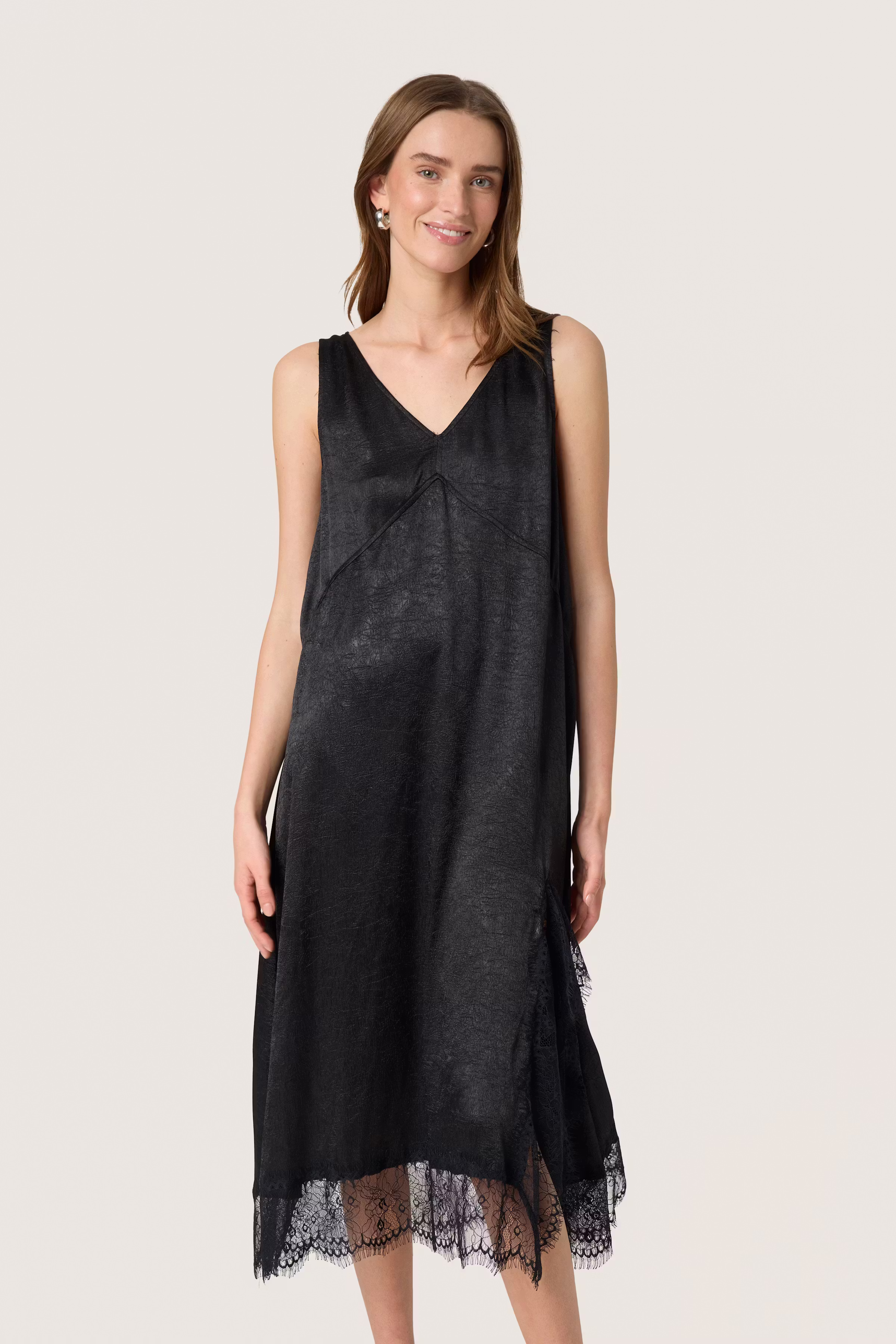 SLYennah Dress LOOKBOOK FRONT 30408590-194008