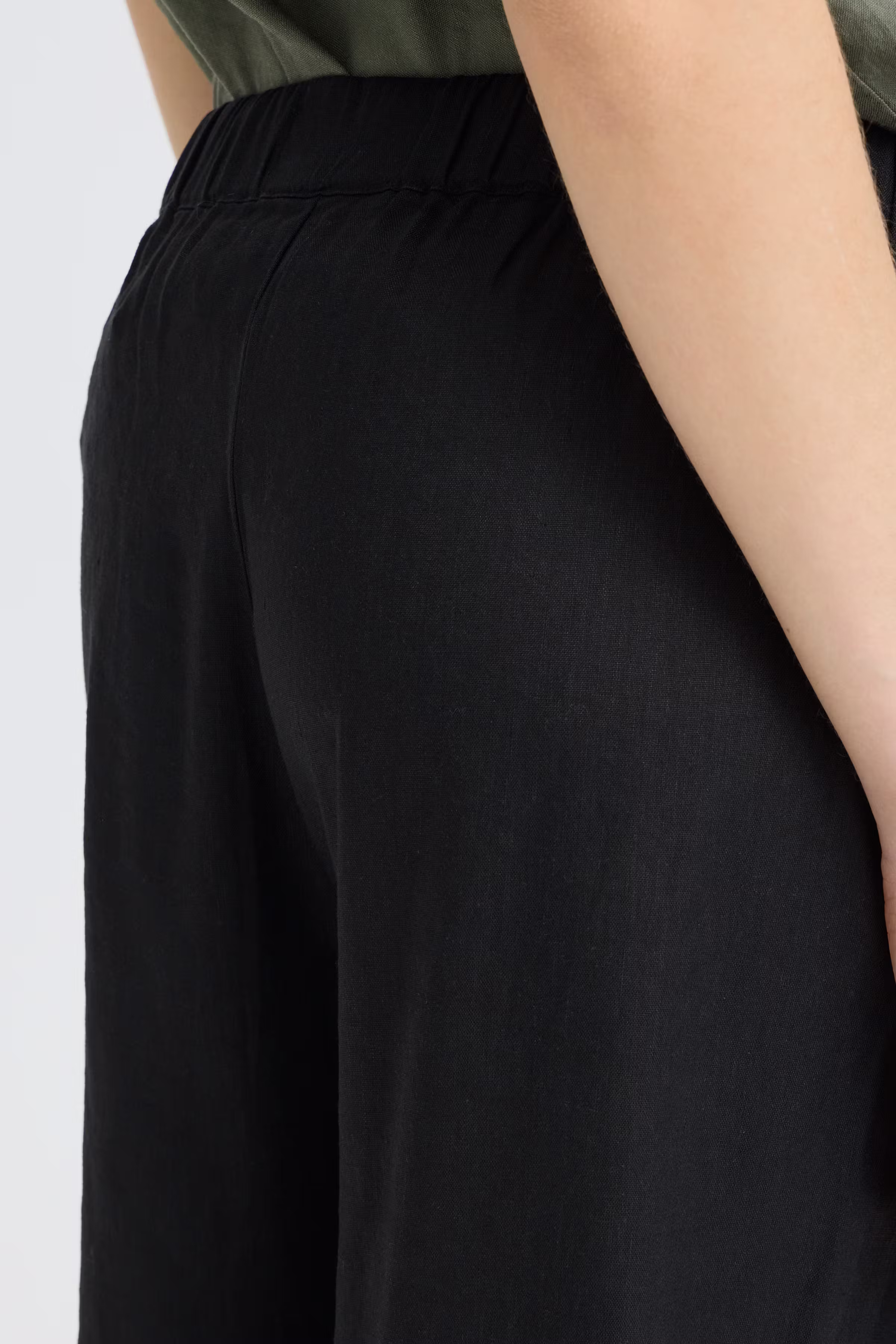 PZLUCA Bukser LOOKBOOK DETAIL 50210435-193911