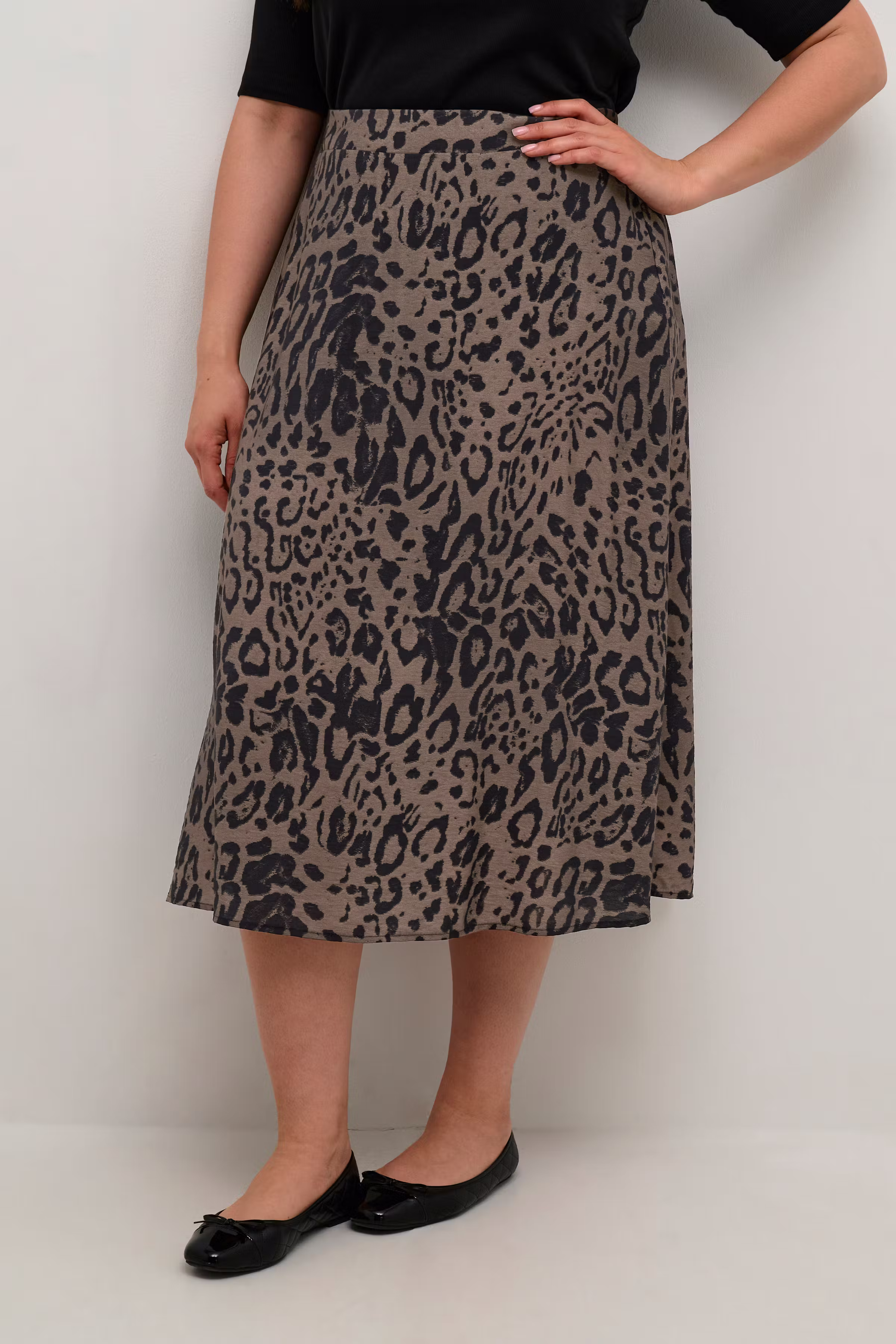 KCjola Jupe Léopard LOOKBOOK FRONT 10582538-106279