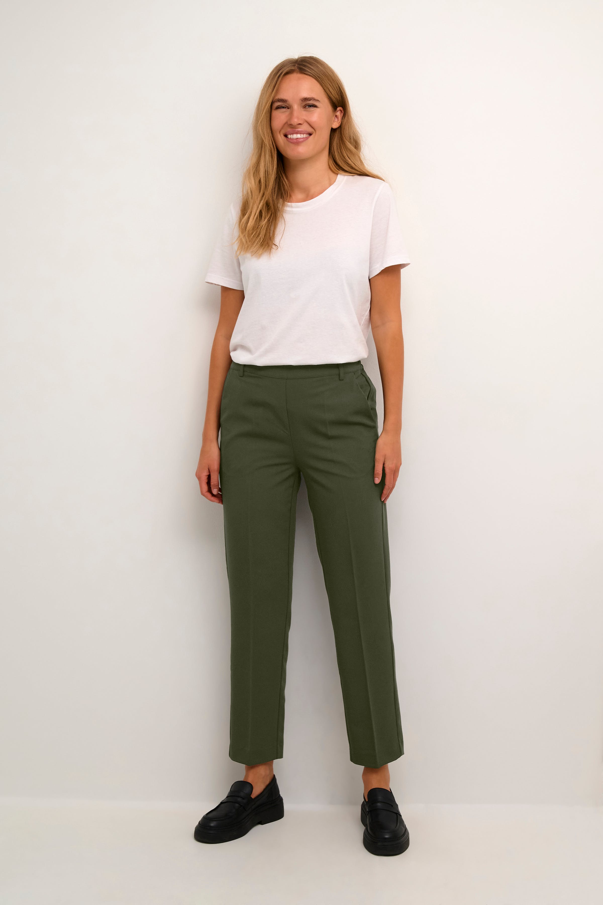 KAsakura Lange Hose LOOKBOOK FRONT 10506858-190414