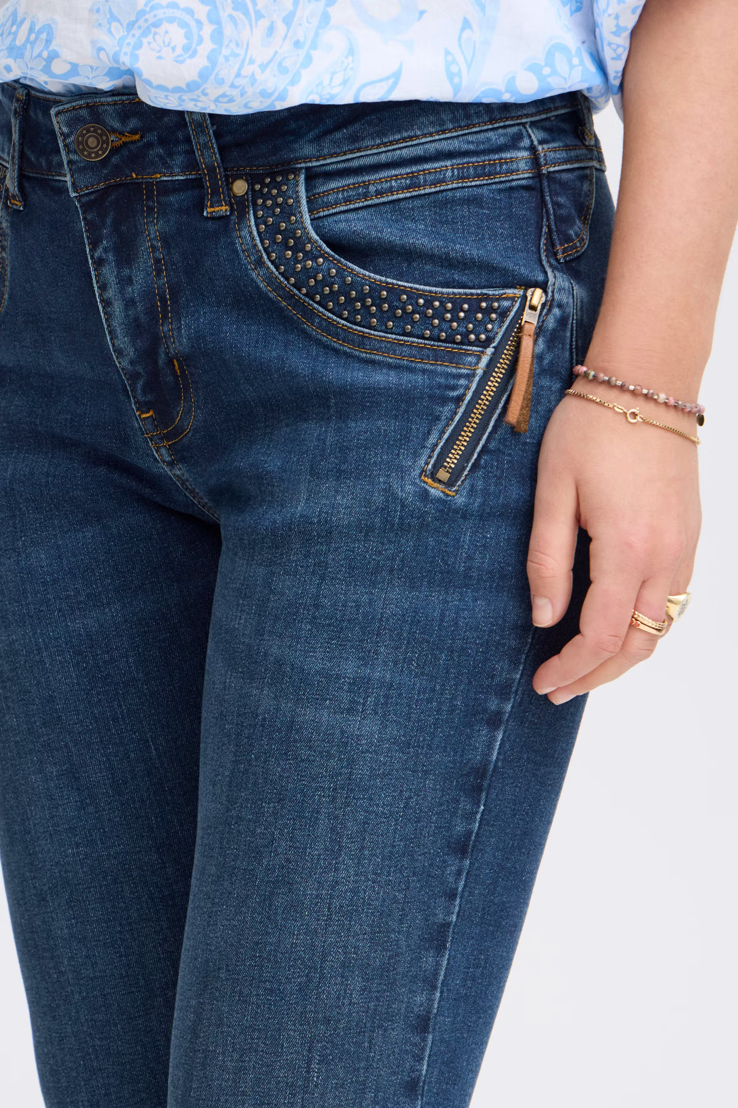 SBYELLOWSTONE Jeans LOOKBOOK DETAIL 22100363-203677