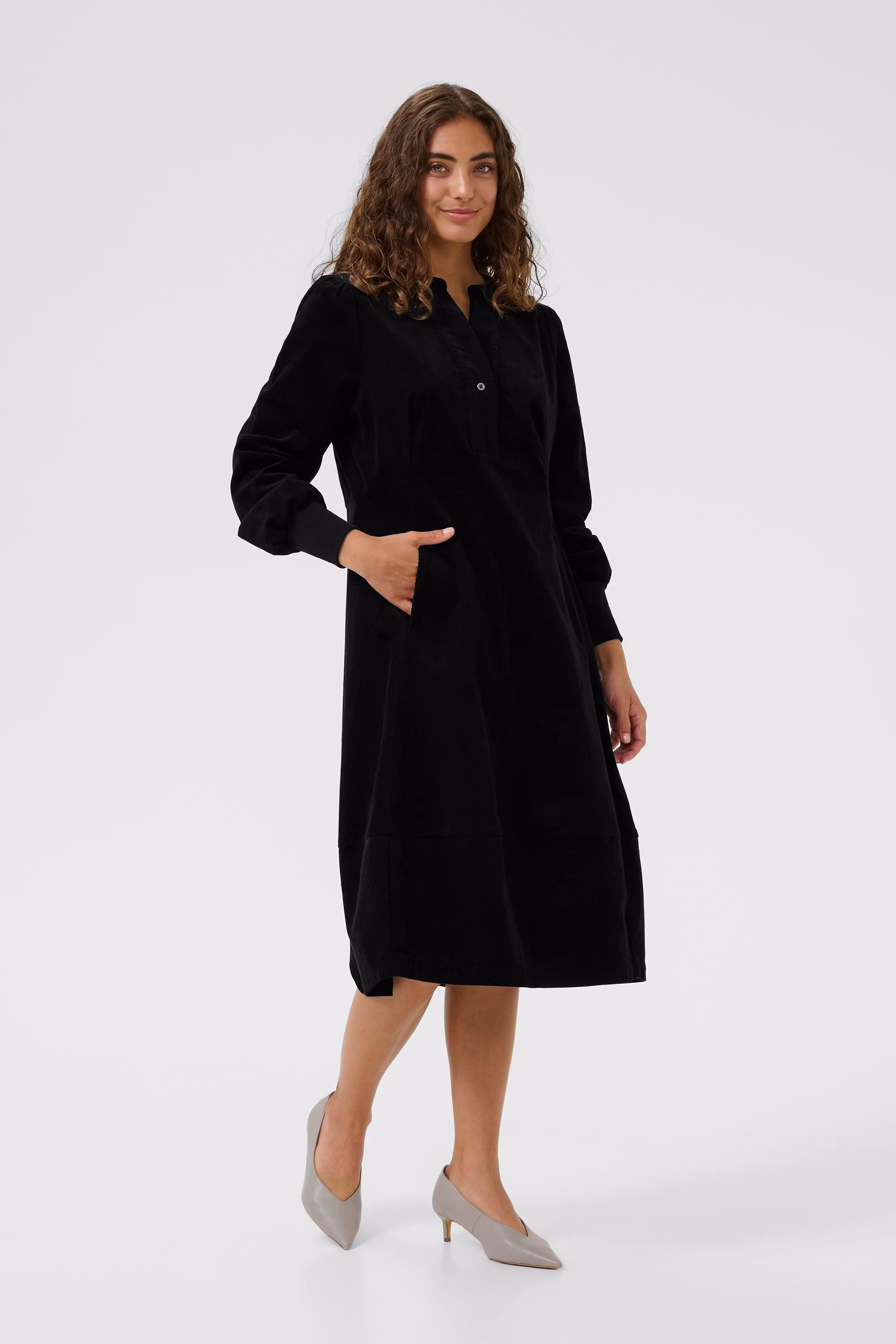 CUrhaena Kordfløyelkjole LOOKBOOK FRONT 50112618-500012