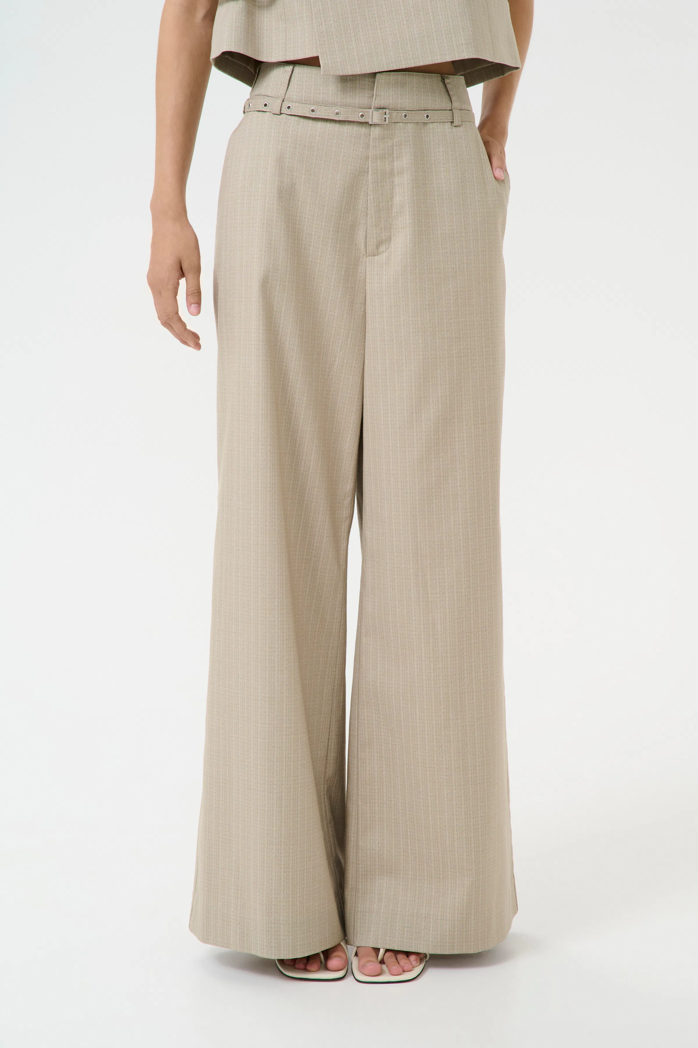 GZtiff Byxor LOOKBOOK FRONT 10910172-107659
