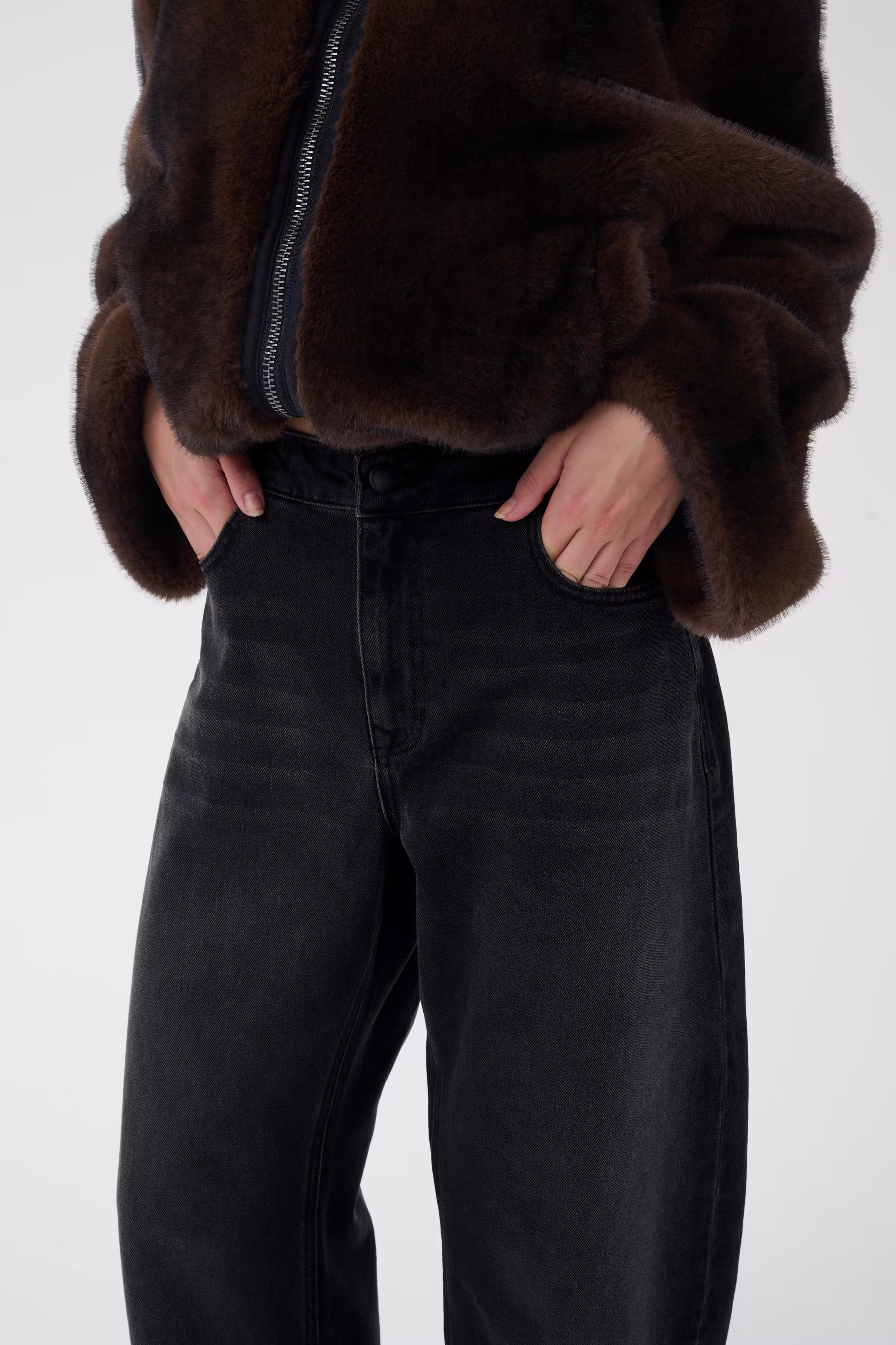 MWRemmie Barrel jeans LOOKBOOK DETAIL 10705635-100070