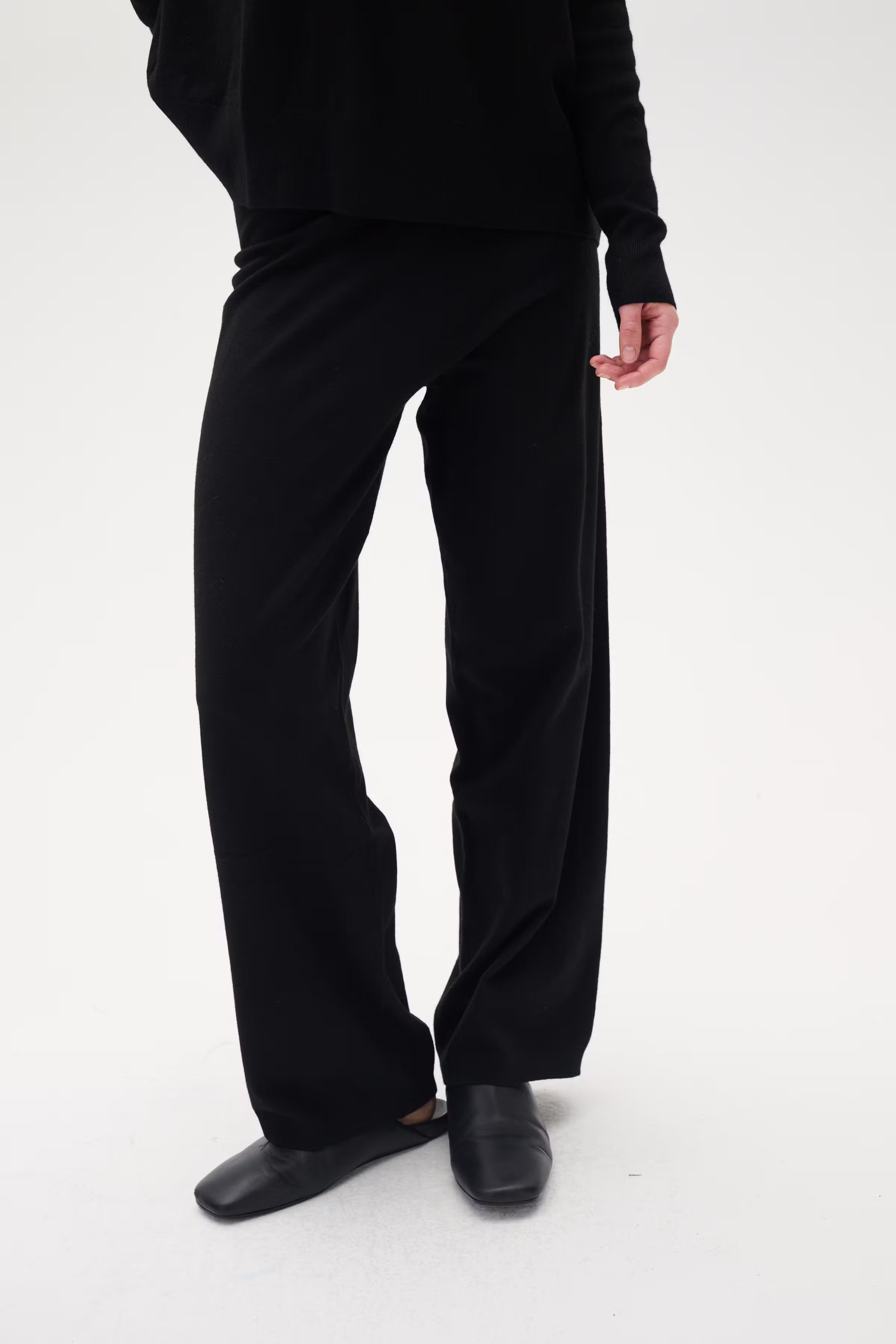 UdeliaIW Bukser LOOKBOOK FRONT 30110076-194008