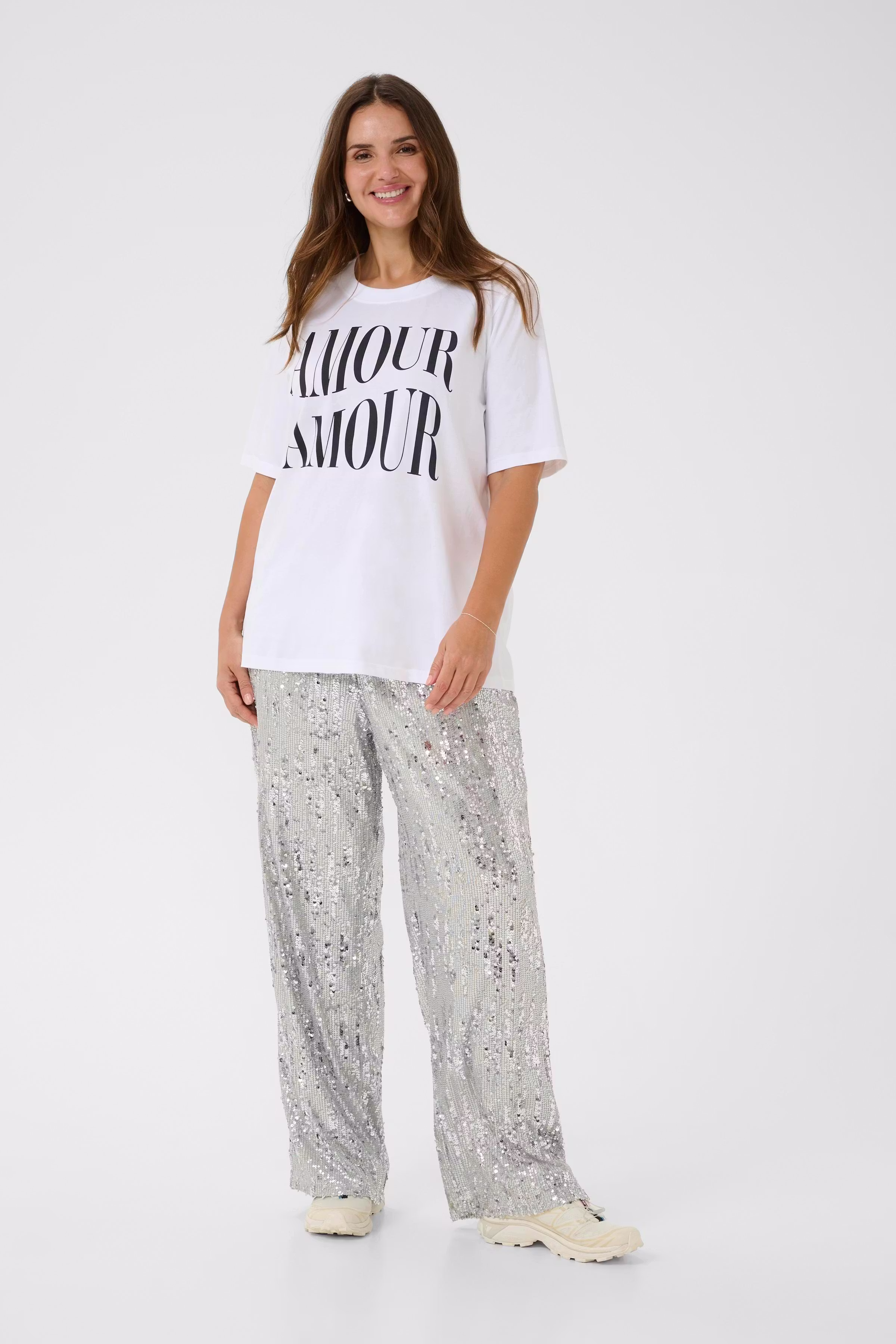 KCchari T-shirt LOOKBOOK FRONT 10584008-110601