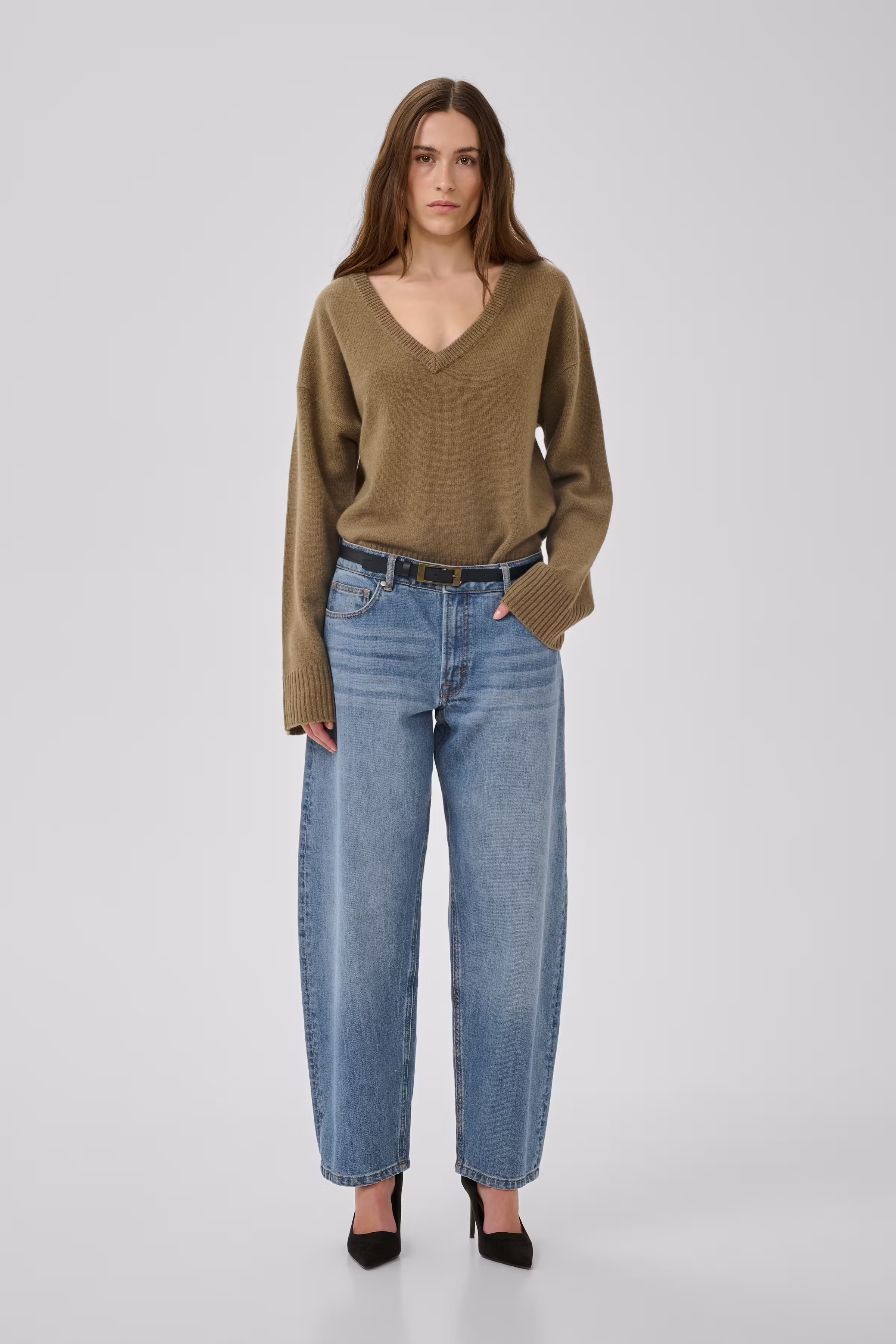 BalooMW Barrel Jeans LOOKBOOK FRONT 10705092-100053