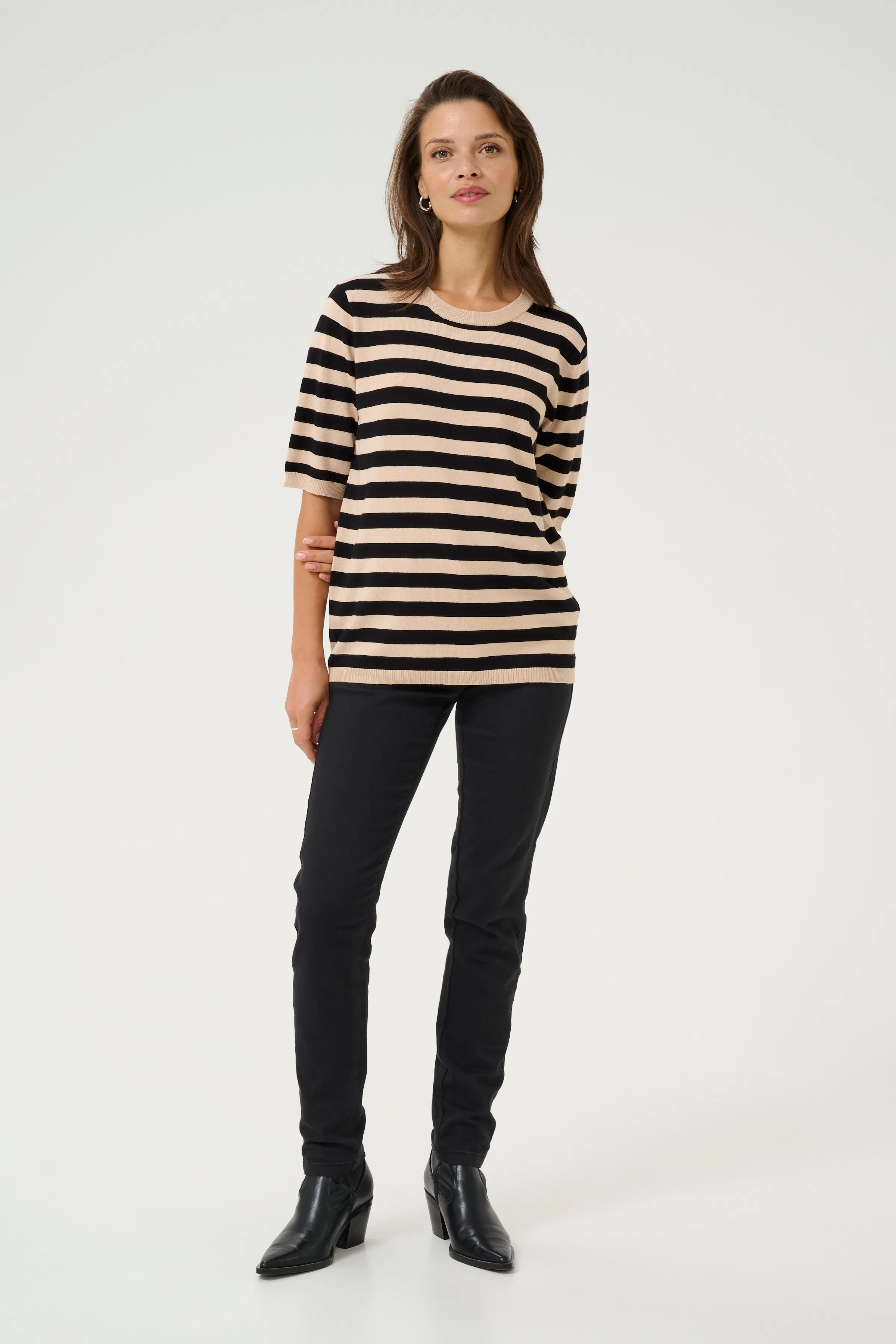 KAlizza Pullover LOOKBOOK FRONT 10508410-104677