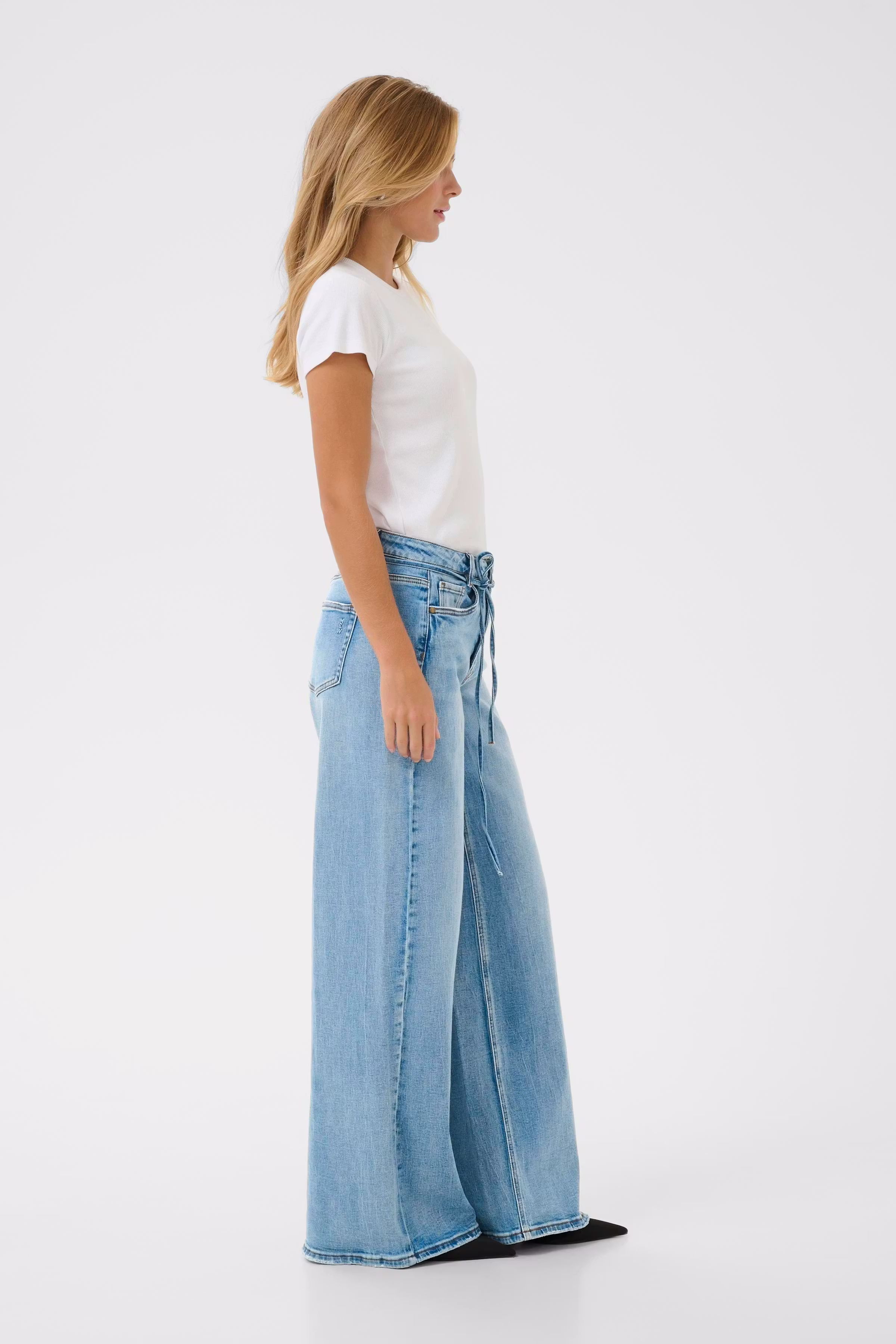 MWKaro 144 Mid X-Wide Jeans LOOKBOOK BACK 10705256-100046