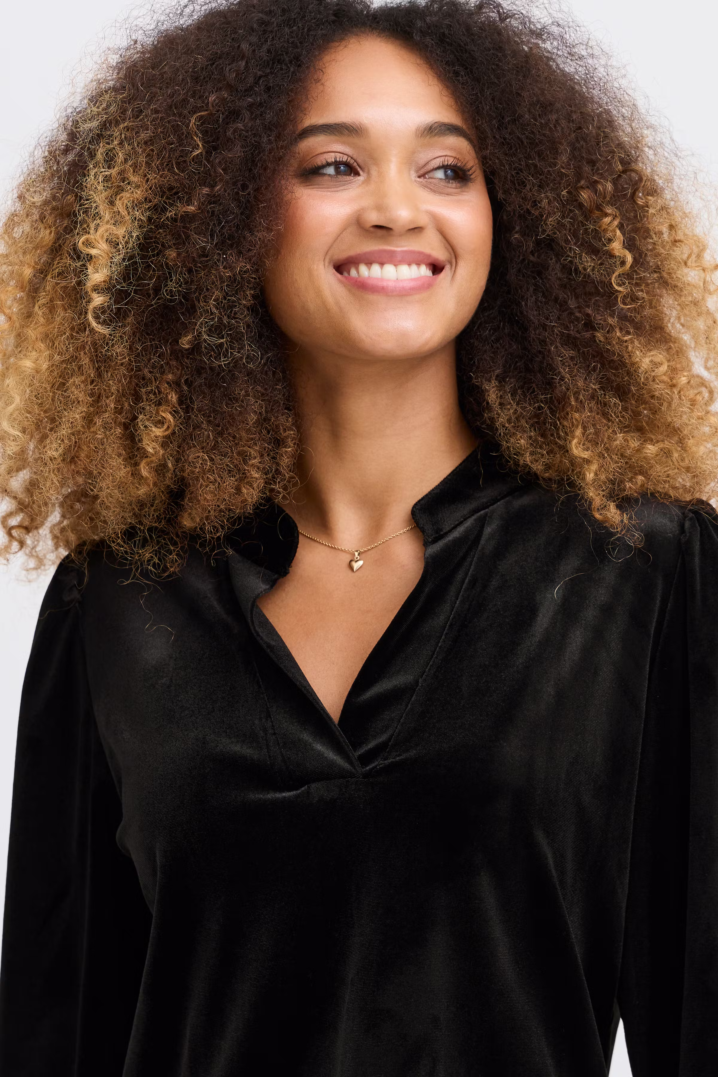 SBVELVETTA Bluse LOOKBOOK DETAIL 22100855-190303