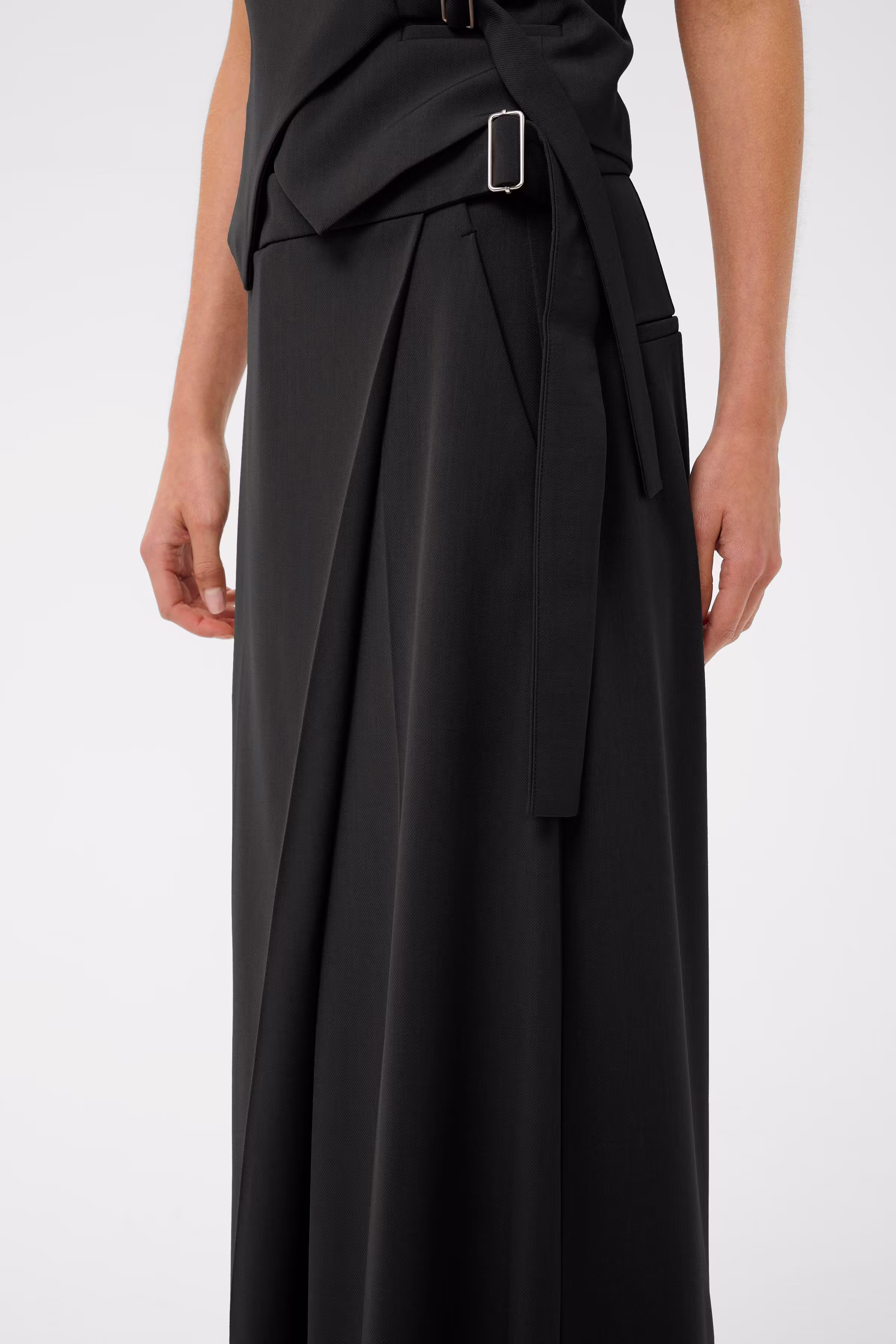 HAISLYIW Hose LOOKBOOK FRONT 30112221-194008