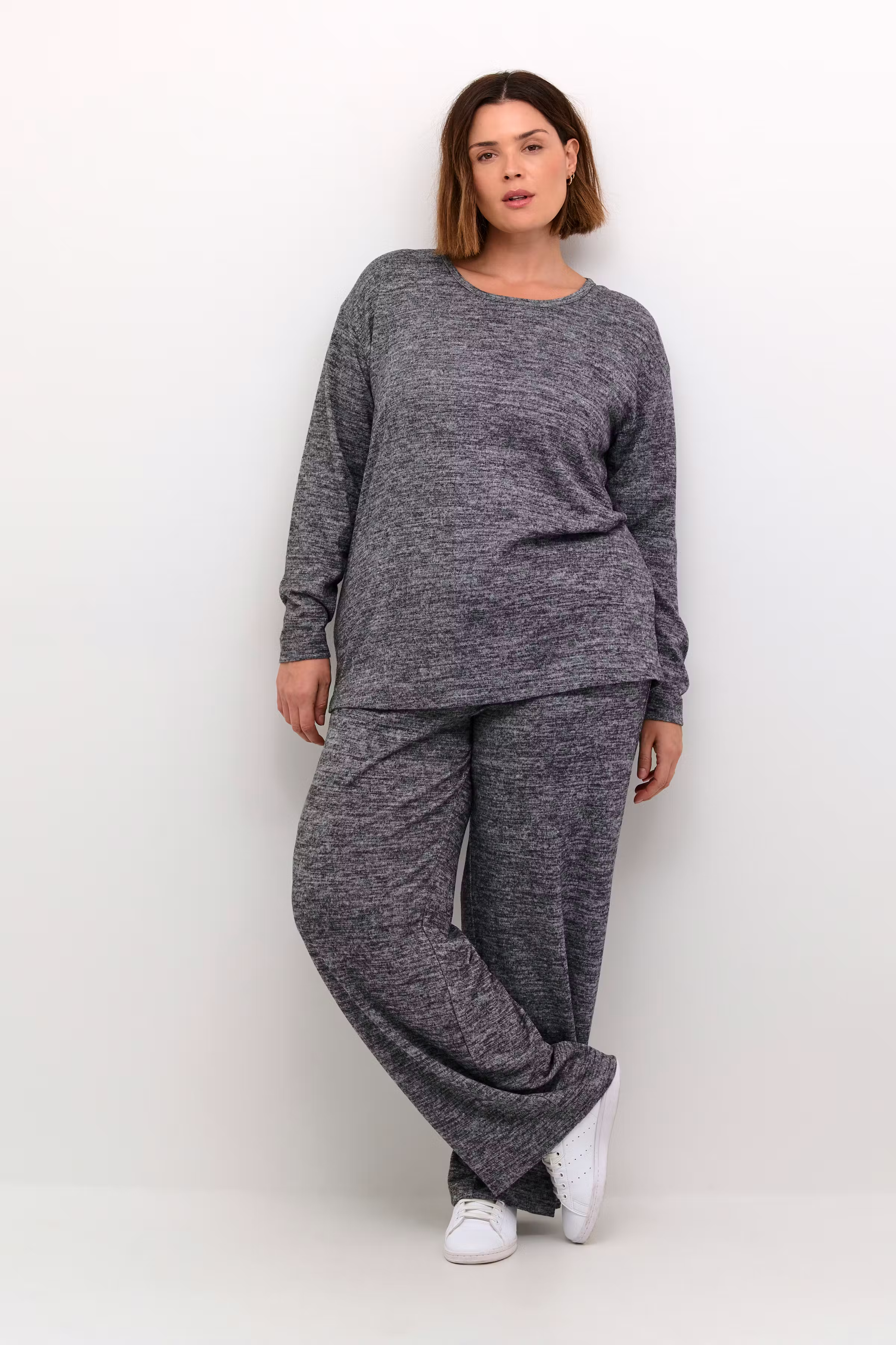 KCannie T-shirt LOOKBOOK FRONT 10582761-100123