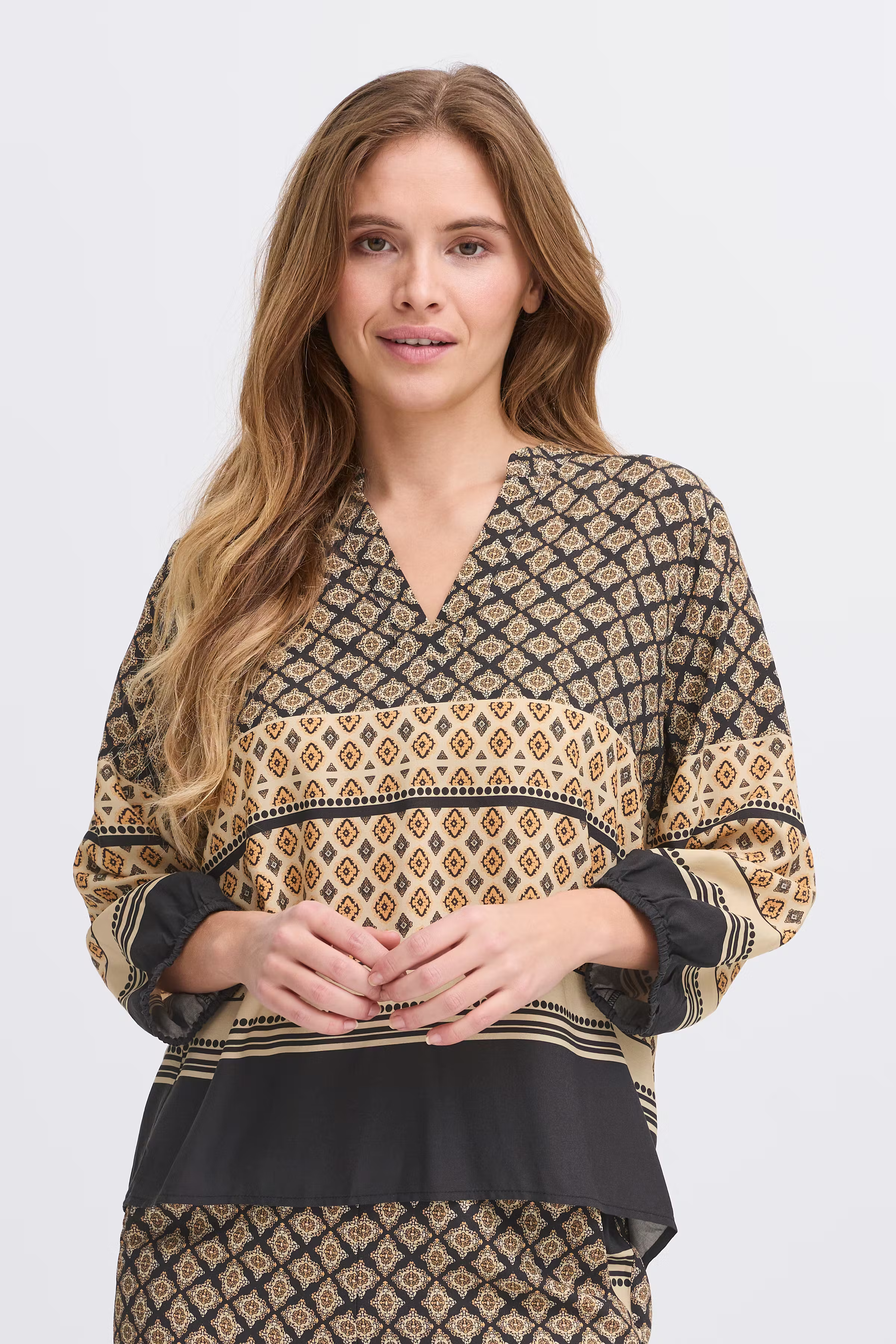 PZOLIVIA Blus LOOKBOOK FRONT 50208810-204511