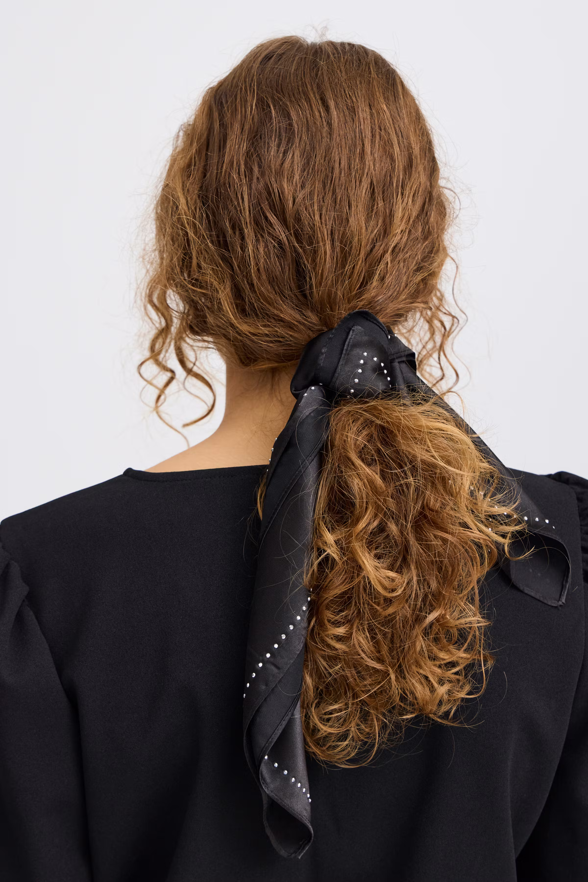 IATERY Skjerf LOOKBOOK FRONT 20122368-194008