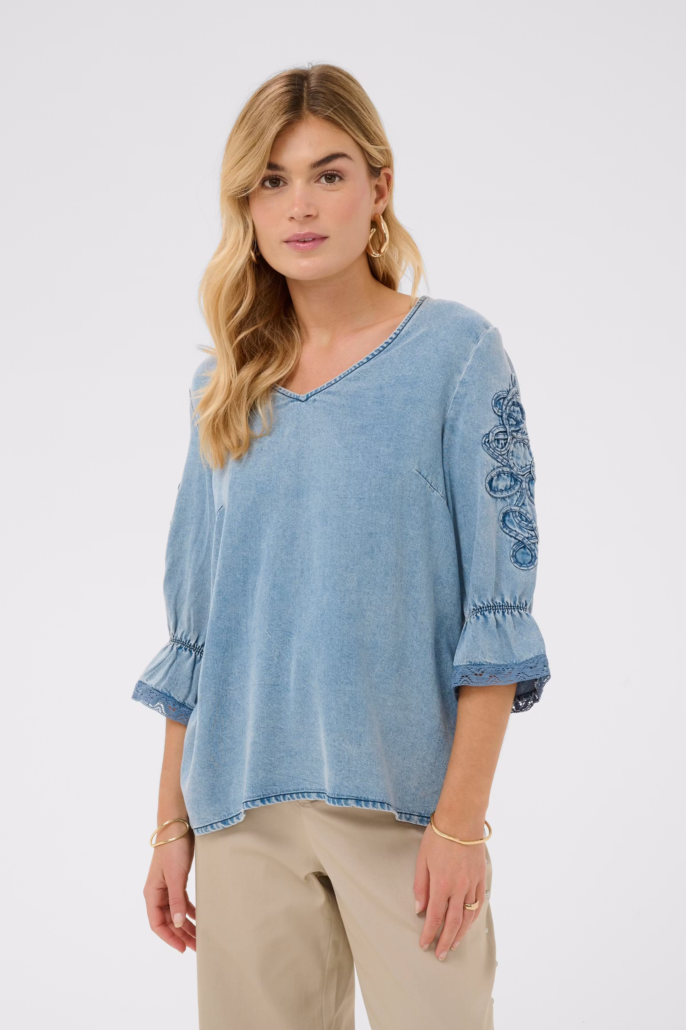 CRBella Bluse LOOKBOOK FRONT 10614809-108865