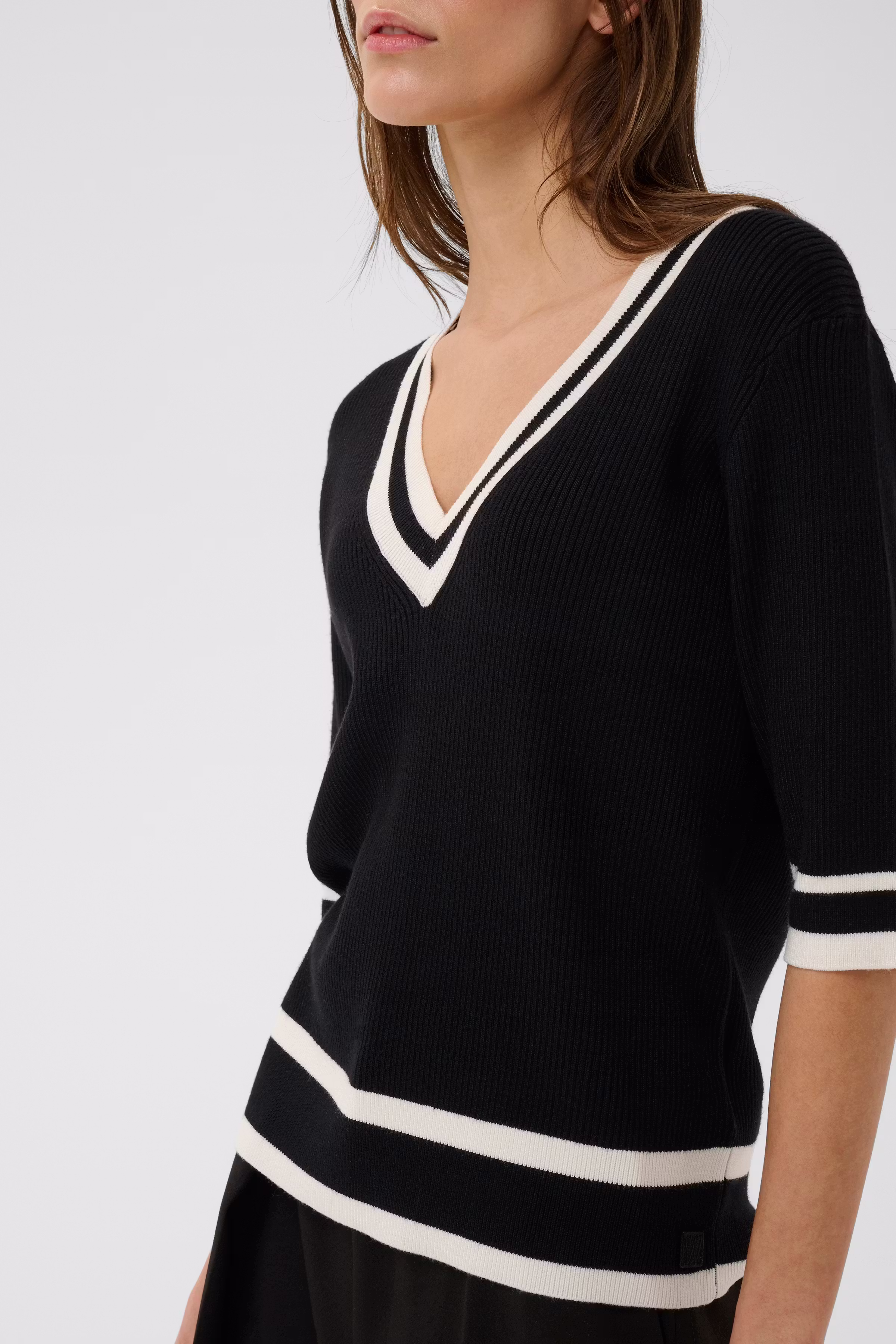 LeenahIW V-Neck Pullover LOOKBOOK DETAIL 30110675-303487