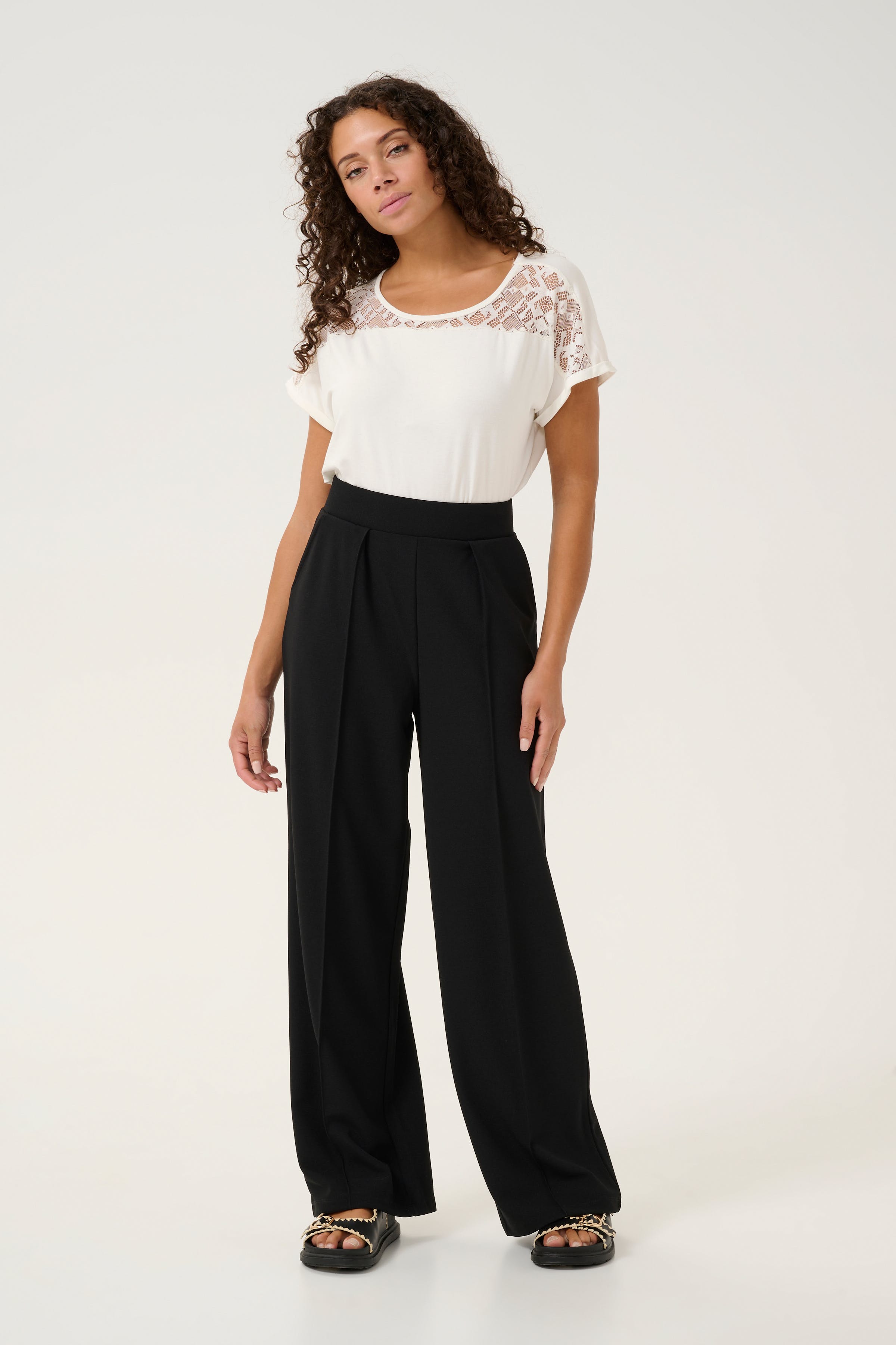 CRSiki Trousers LOOKBOOK FRONT 10613571-100120
