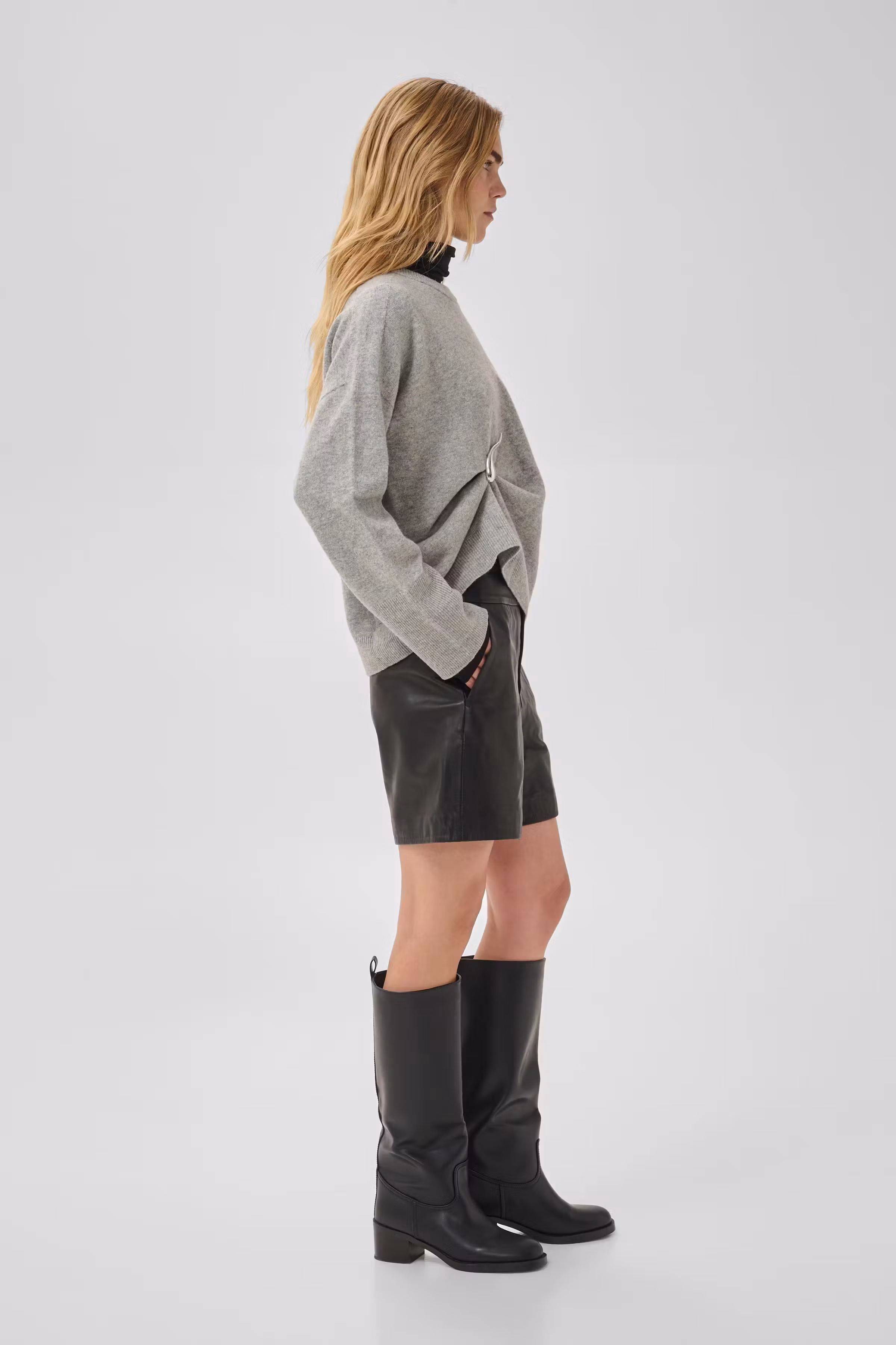 12 THE LEATHER SHORTS LOOKBOOK DETAIL 10703633-100031