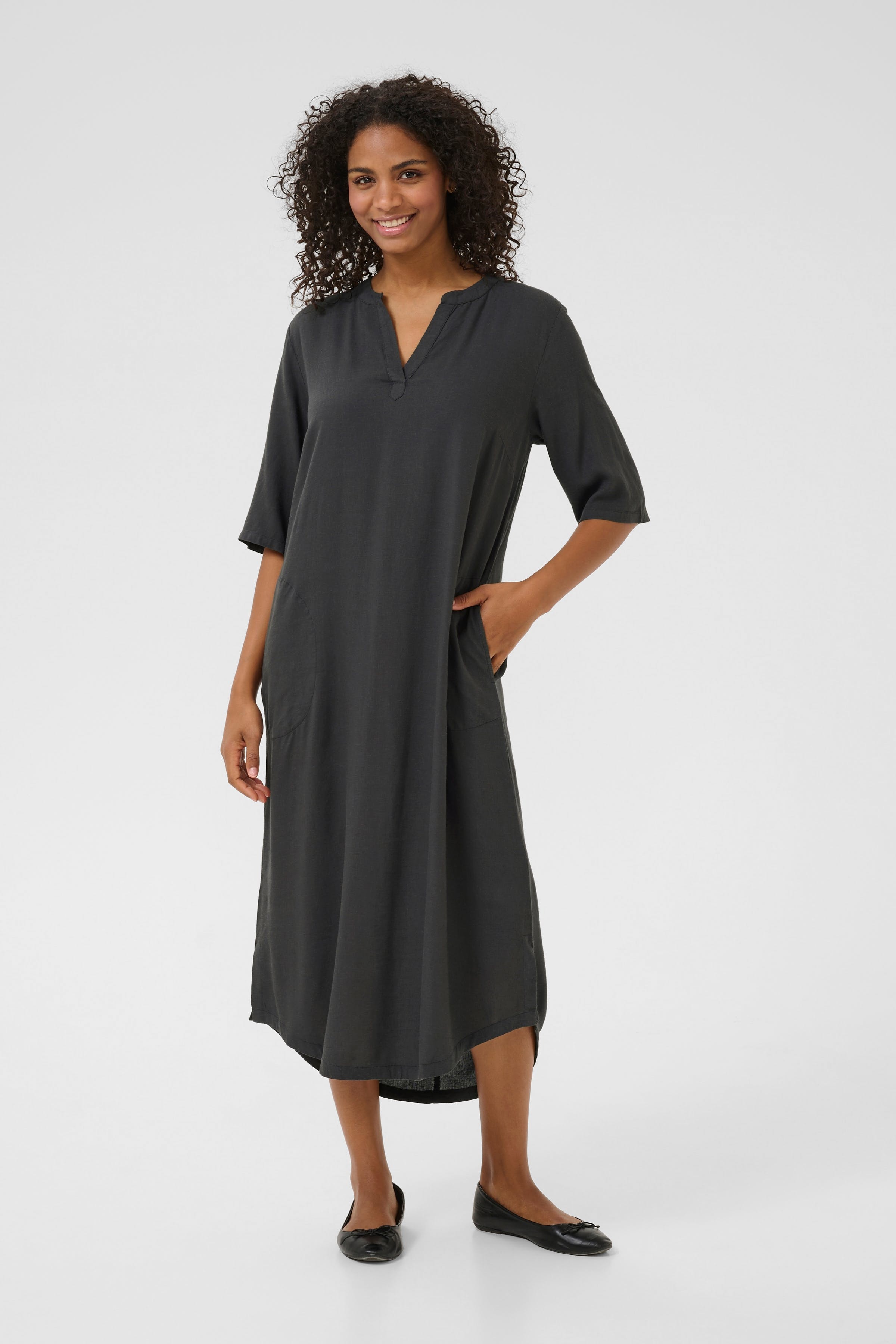 KAmilia Linnen jurk LOOKBOOK FRONT 10508312-190205