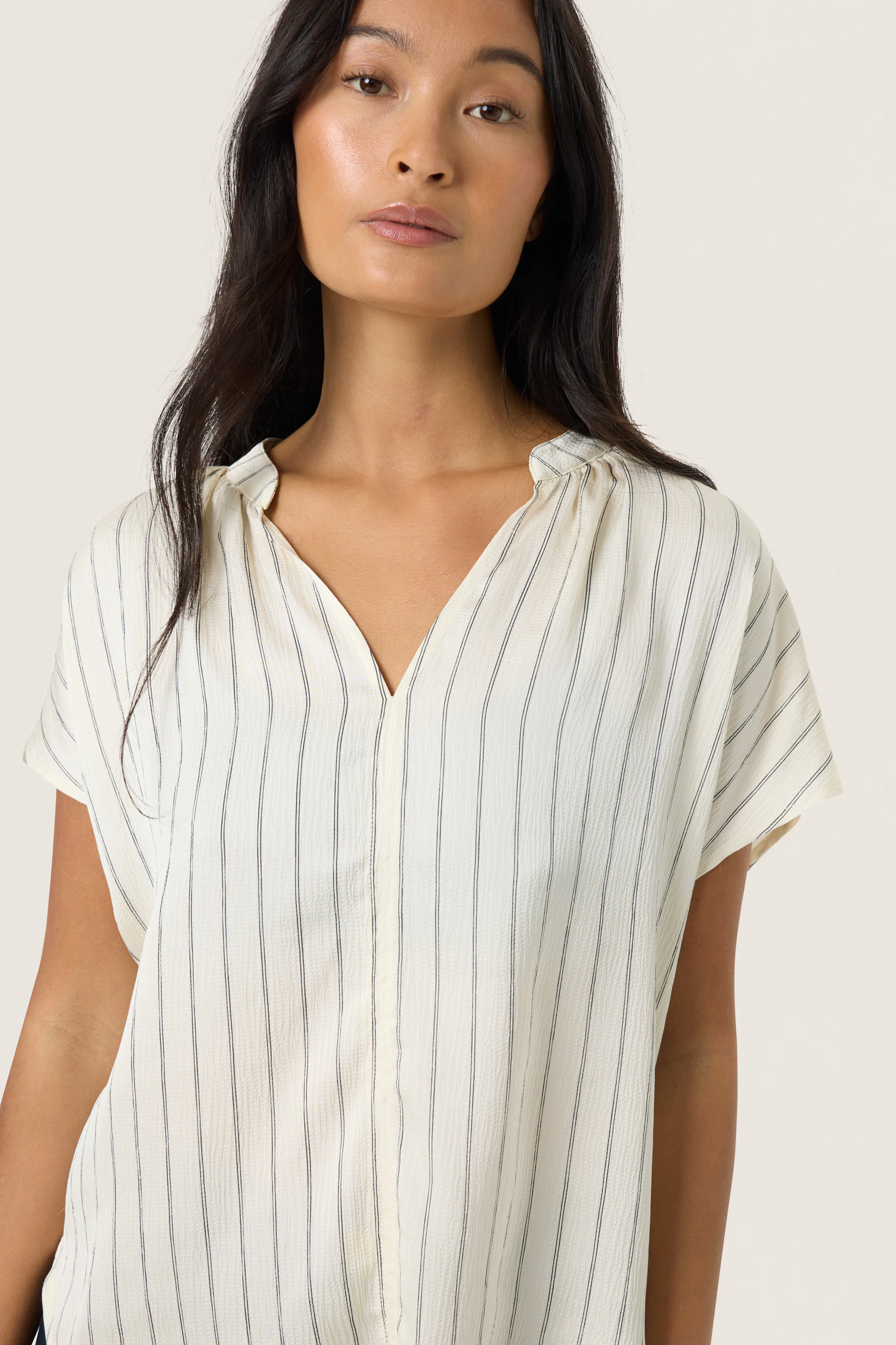 SLIoana Blouse LOOKBOOK DETAIL 30408705-303524