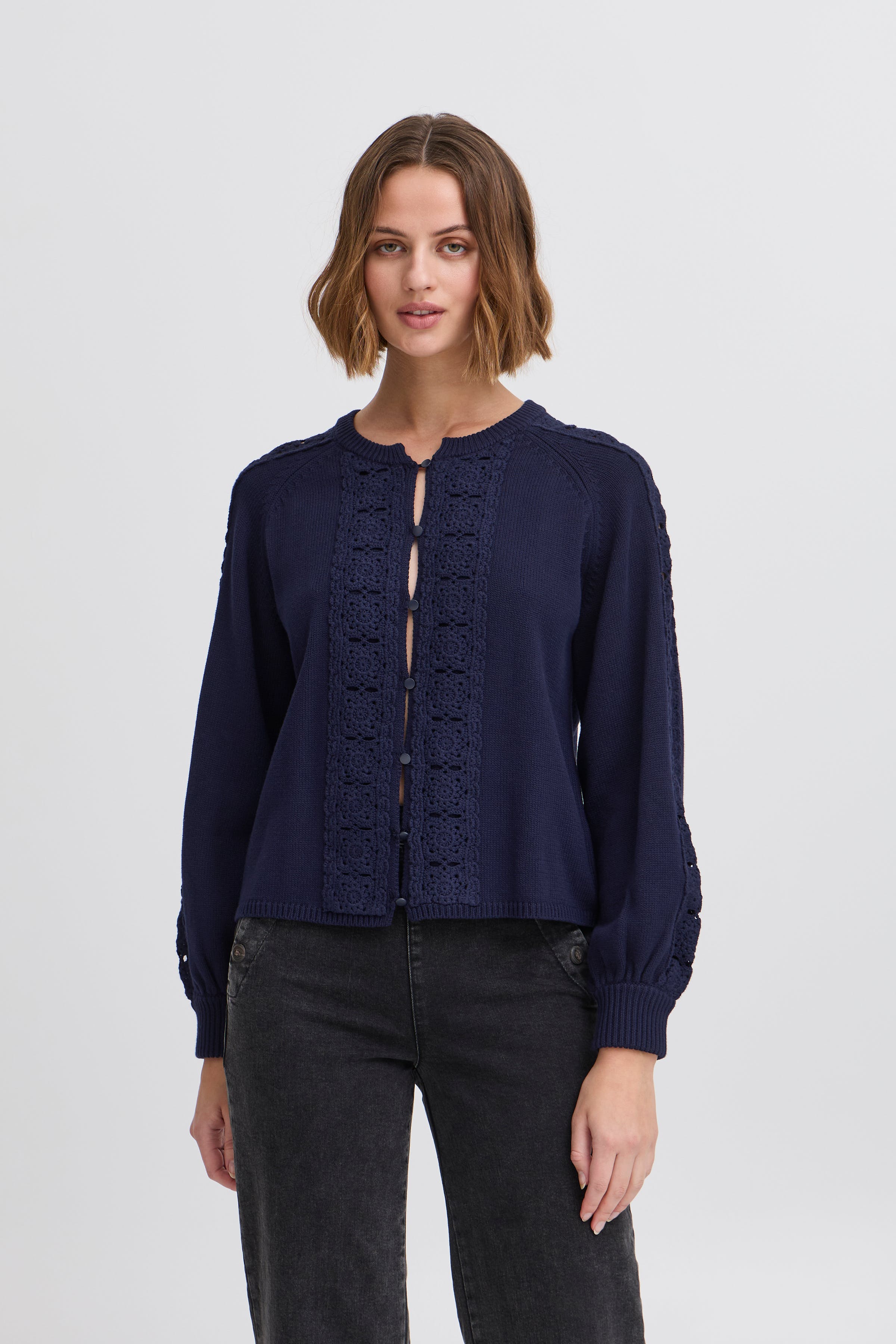 IRANNIE Vest LOOKBOOK FRONT 20121968-193831