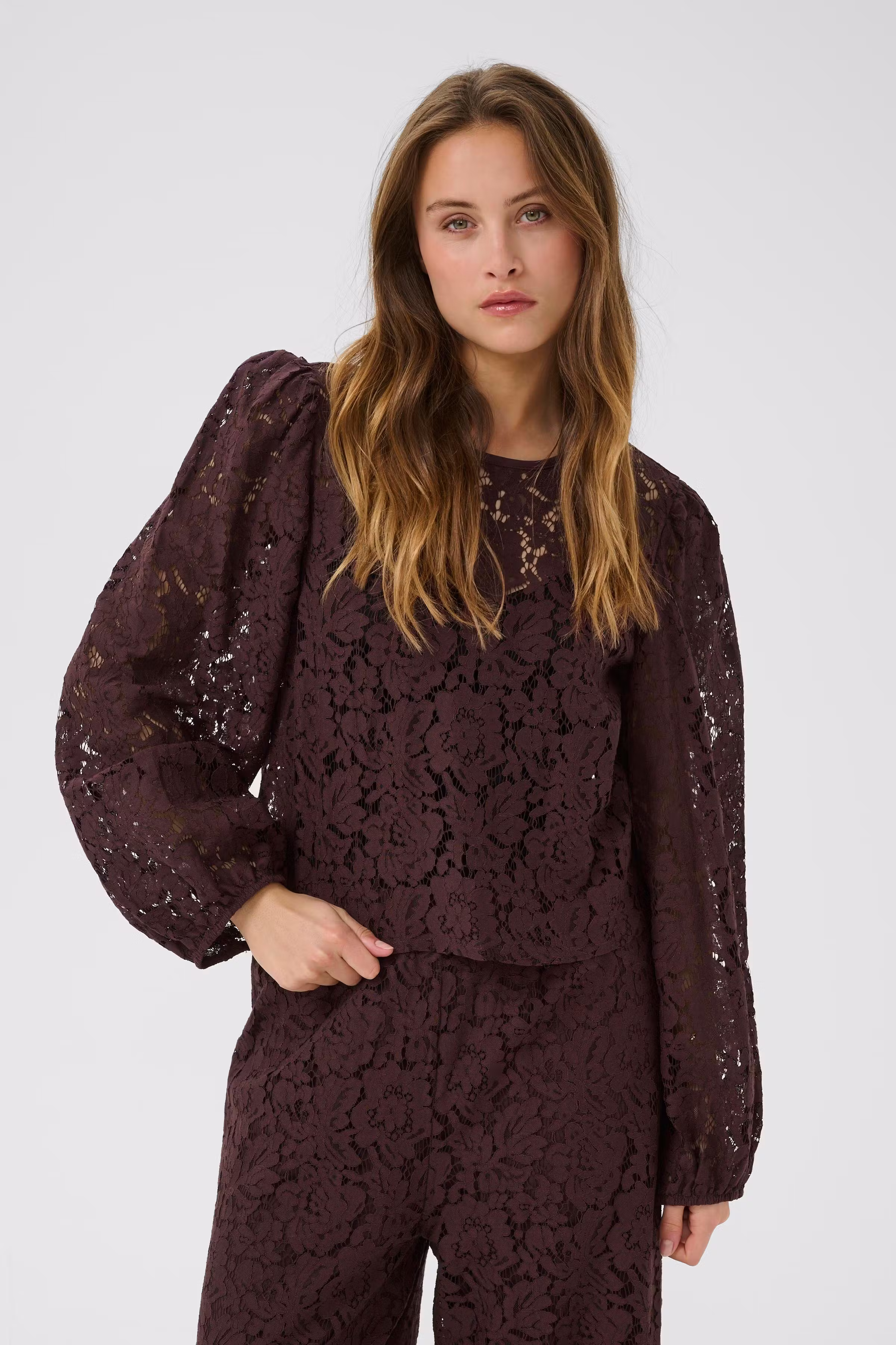KAnomi Spitzenbluse LOOKBOOK FRONT 10509158-191619