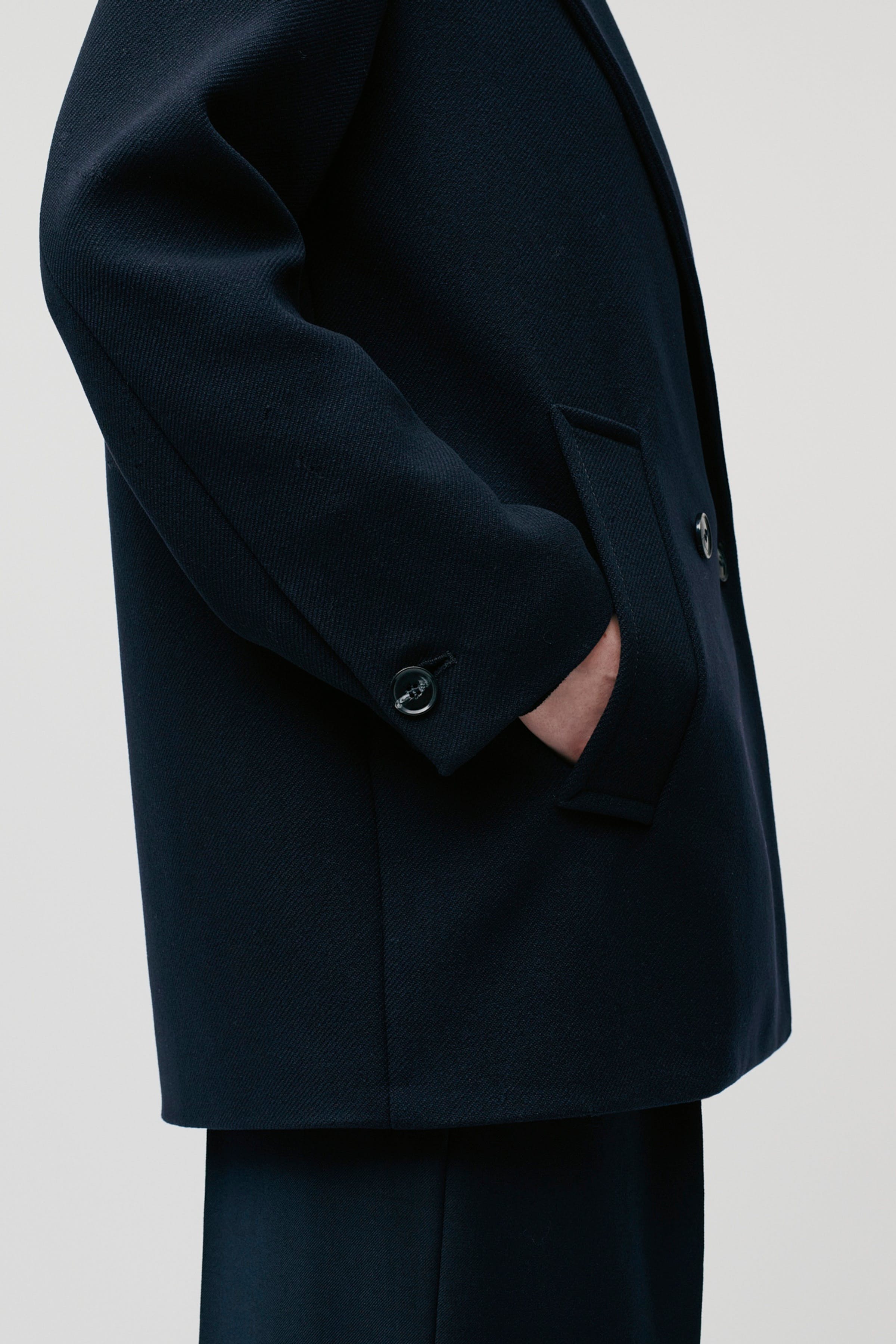 JENNA Mantel LOOKBOOK DETAIL 30600418-BL900