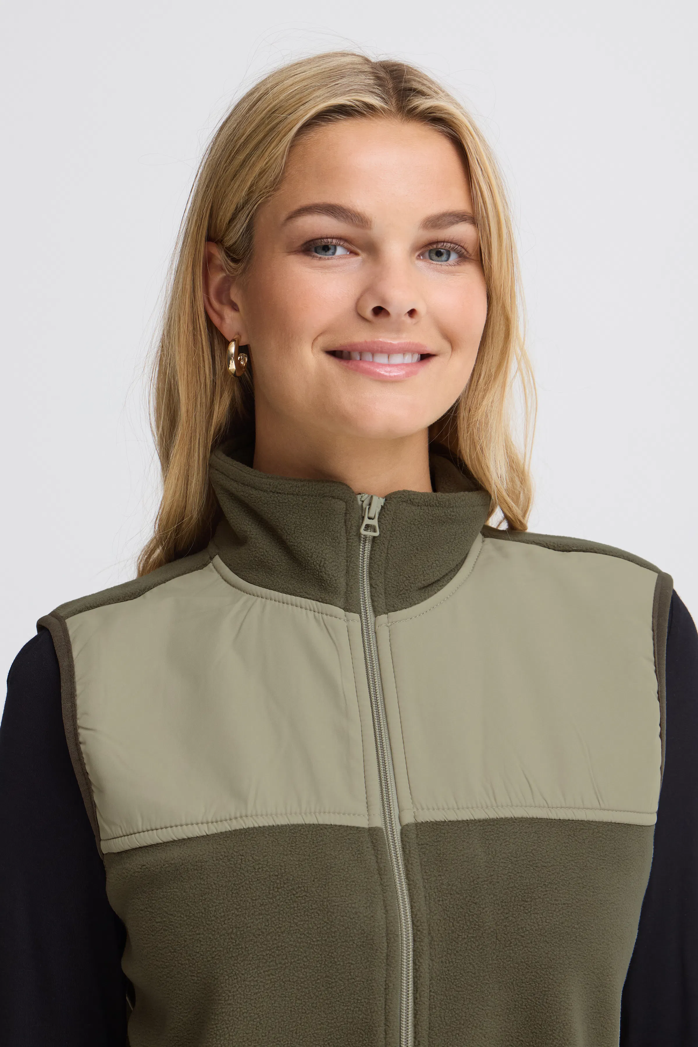 FRFLEA Waistcoat outerwear LOOKBOOK DETAIL 20618216-190511