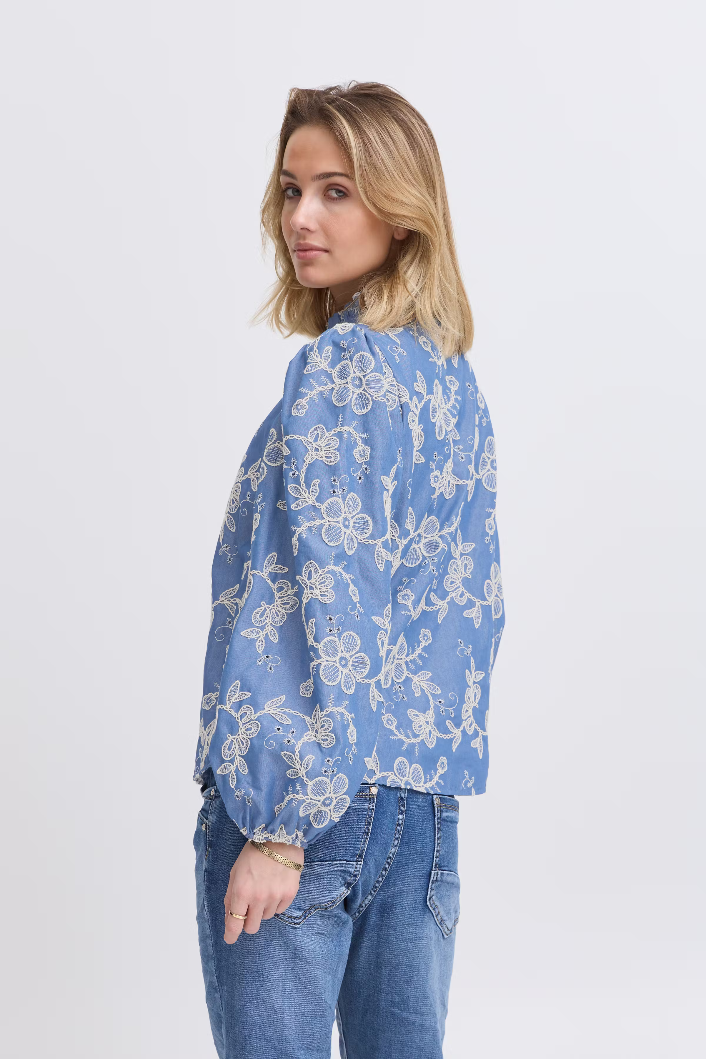 SBGITTA Bluse LOOKBOOK BACK 22100907-203403