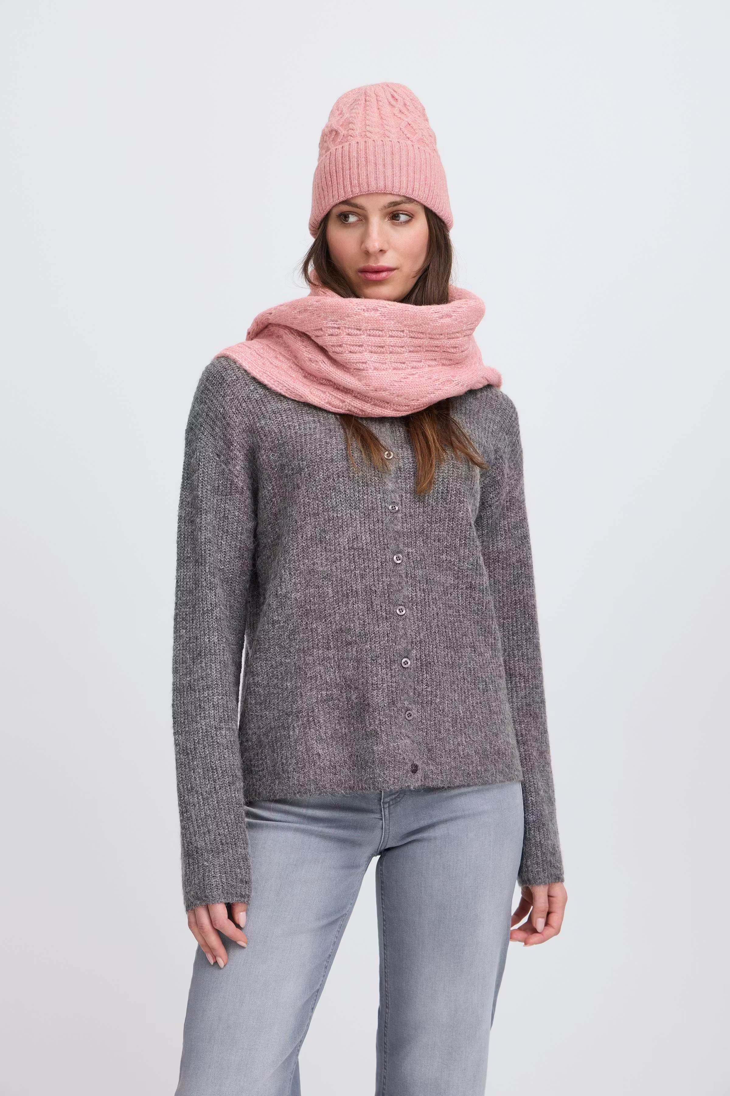 IALUCY Sjaal LOOKBOOK FRONT 20124378-1519061