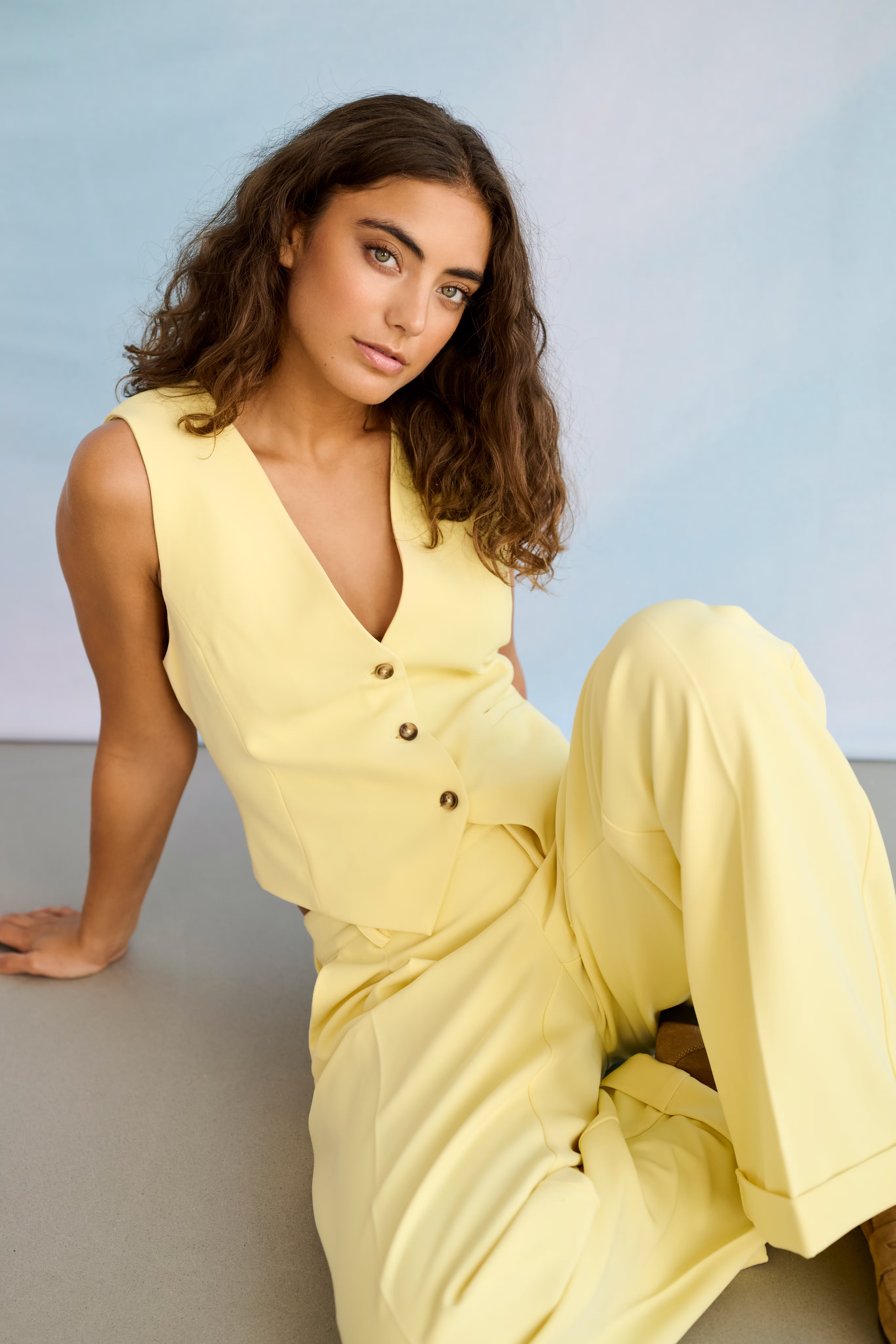 CUnalina Vest LOCATION NONE 50112887-120711