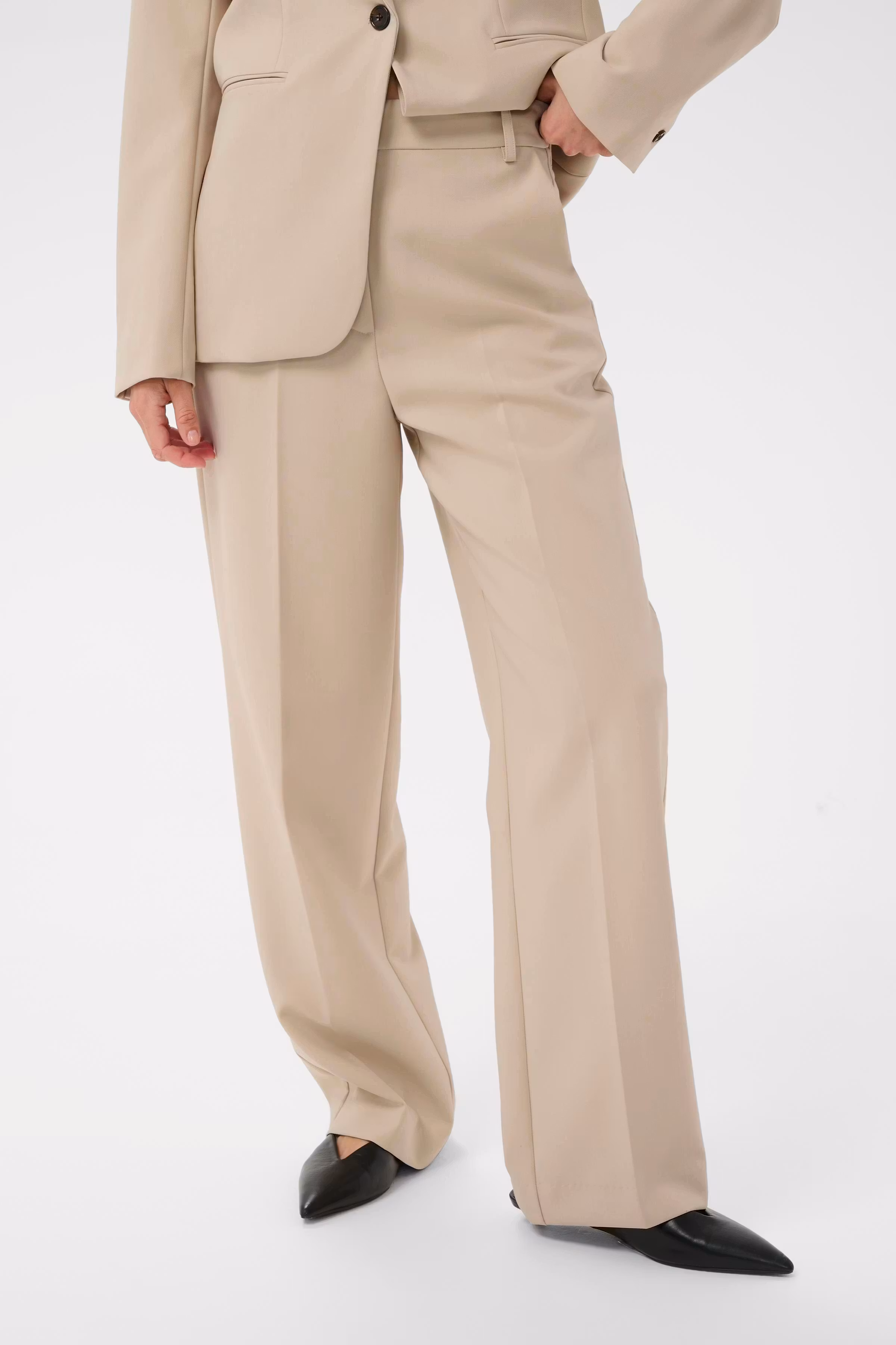SLCorinne Byxor LOOKBOOK FRONT 30409027-130401