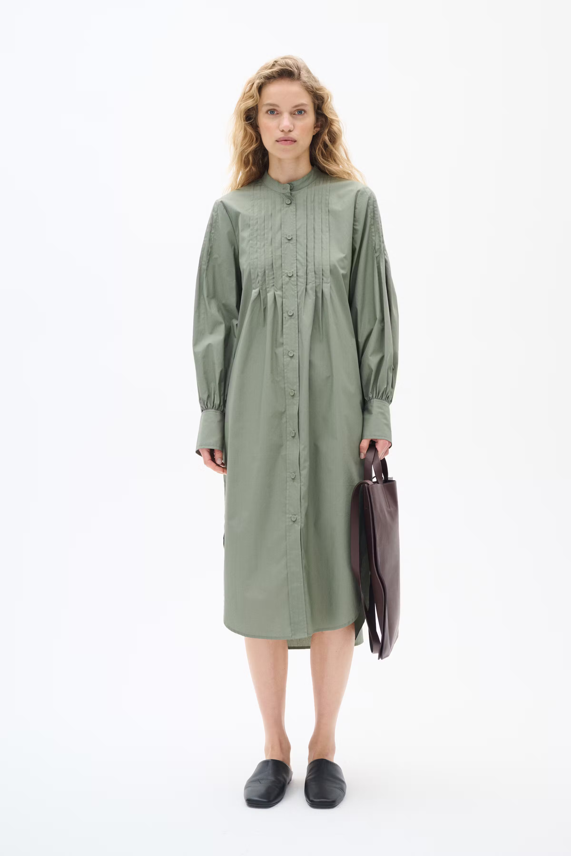 ConorIW Dress LOOKBOOK FRONT 30110230-185806